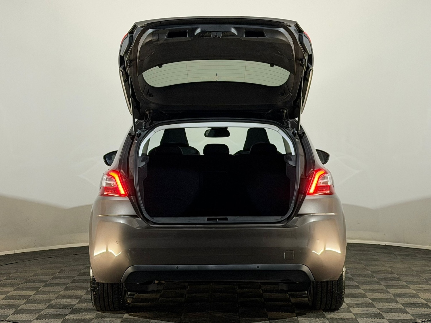 Used Peugeot 308 2014 for sale - 77058413: Photo 6