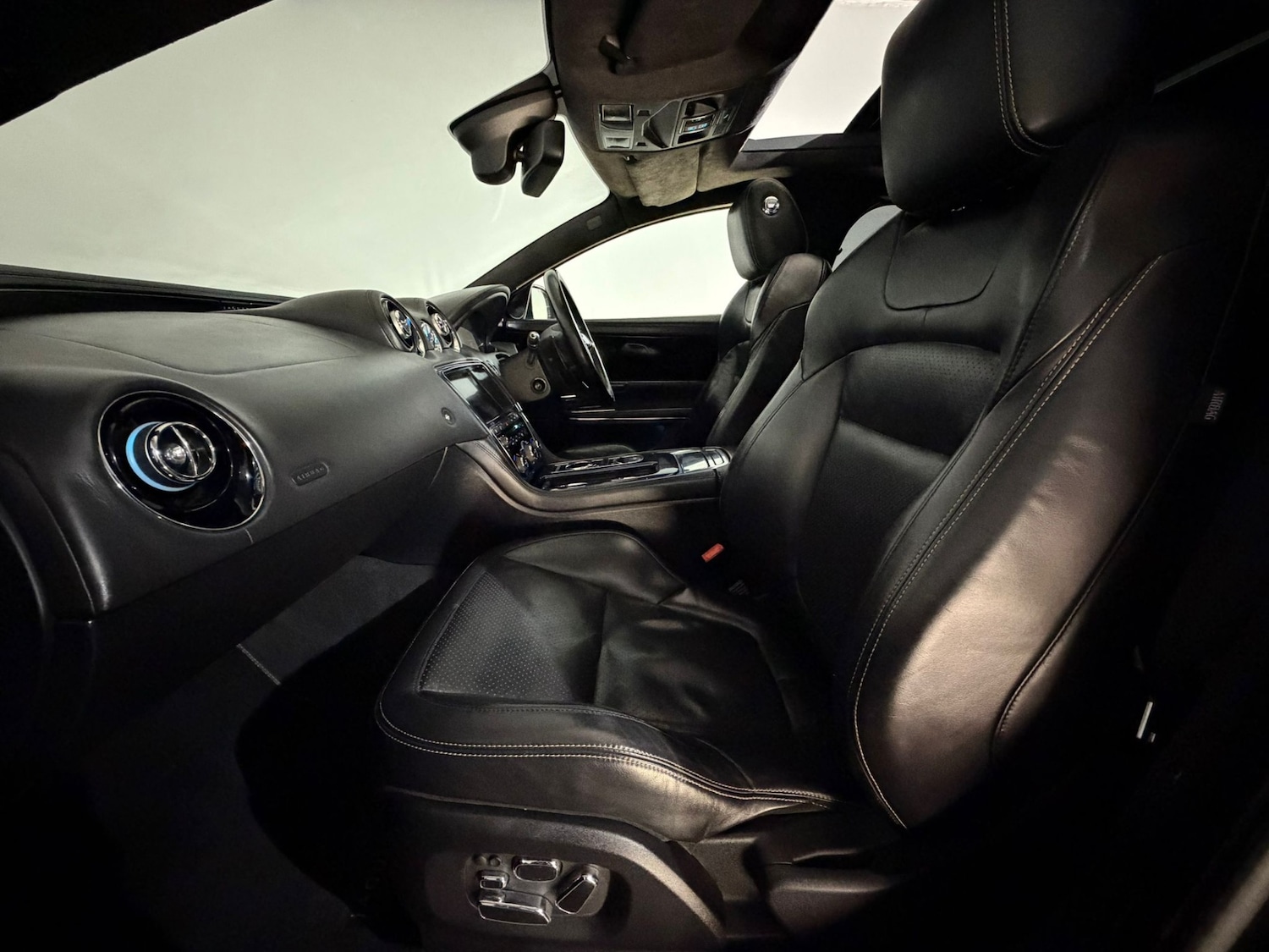 Used Jaguar XJ 2012 for sale - 77617396: Photo 18