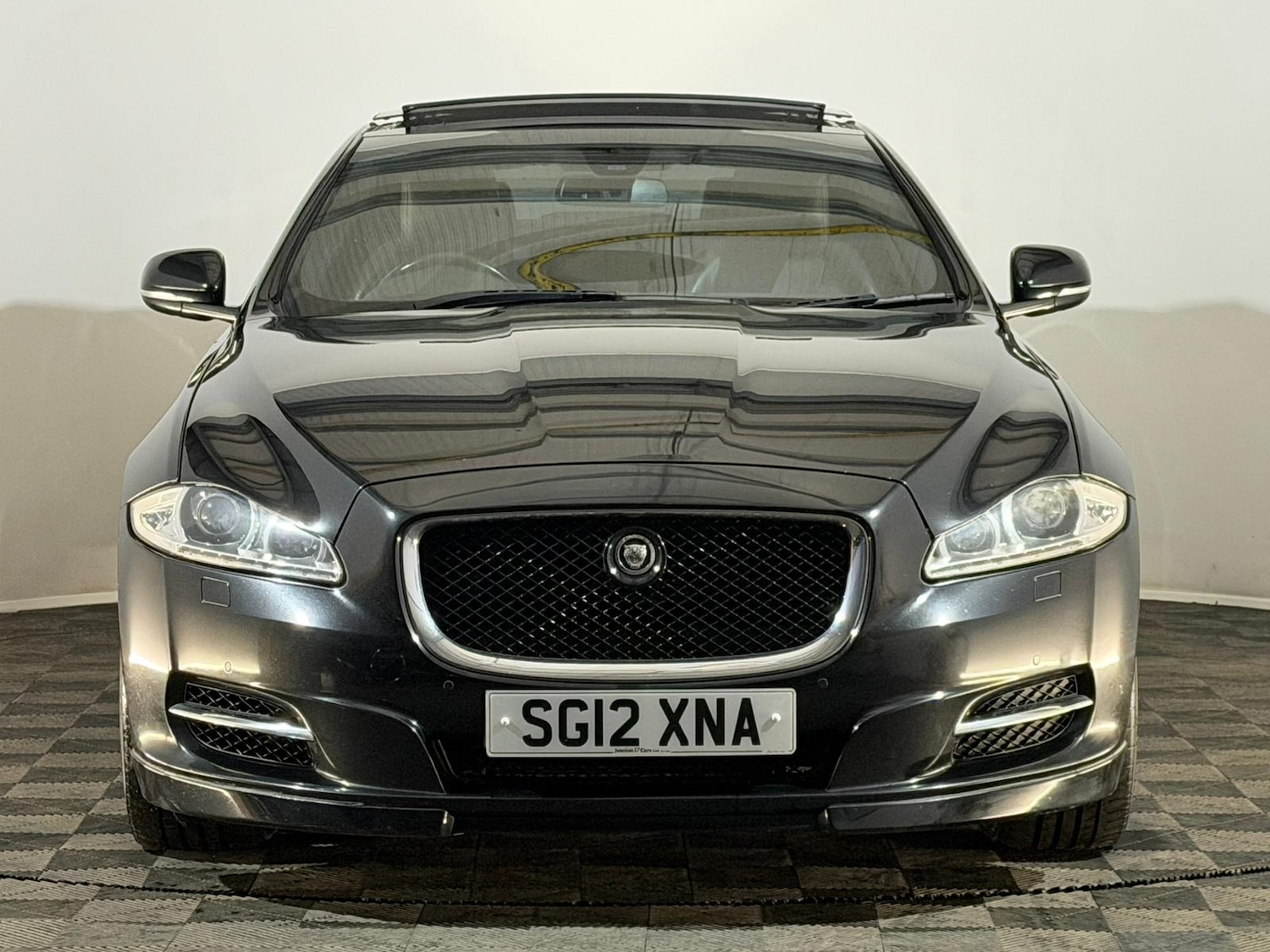 Used Jaguar XJ 2012 for sale - 77617396: Photo 2