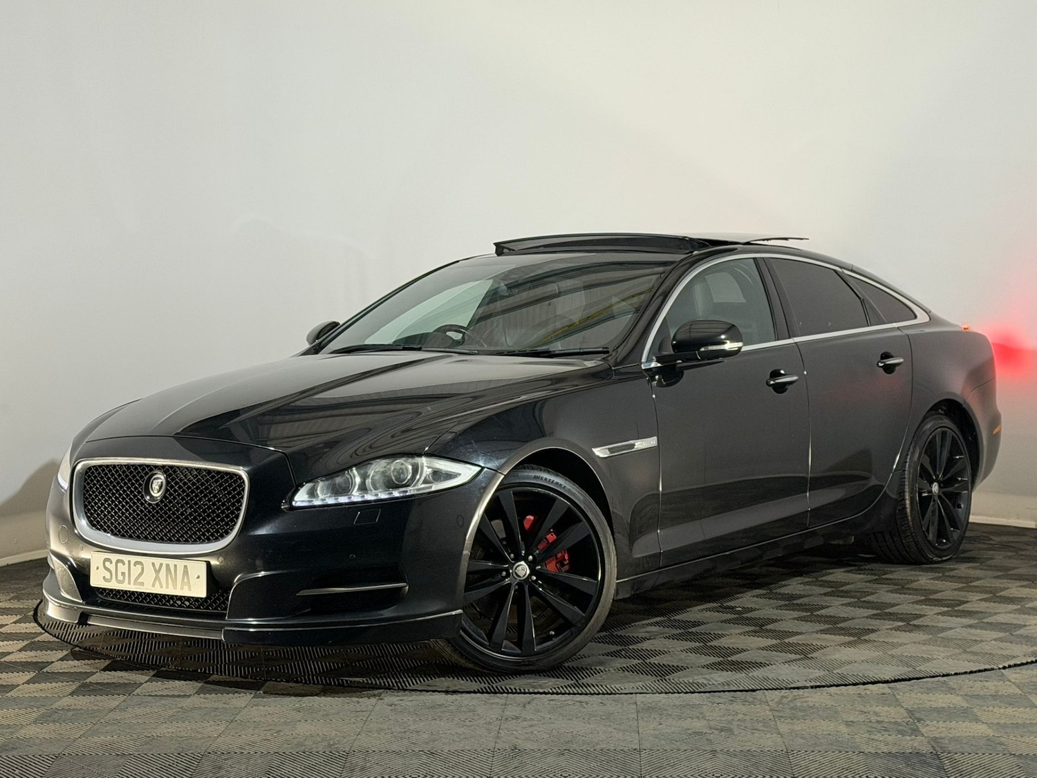 Used Jaguar XJ 2012 for sale - 77617396: Photo 3