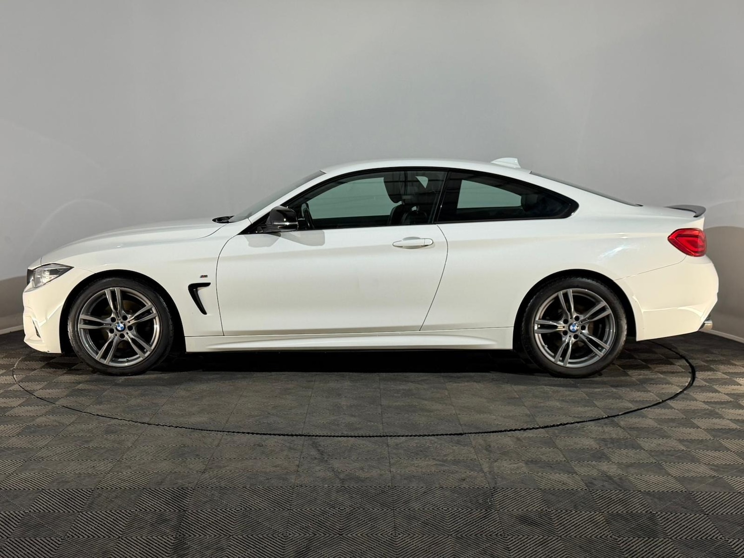 Used BMW 4 Series 2017 for sale - 77058407: Photo 5