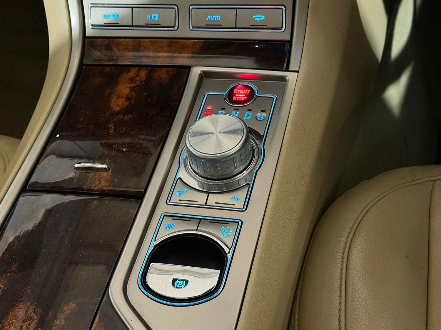 Used Jaguar XF 2010 for sale - 76415008: Photo 15