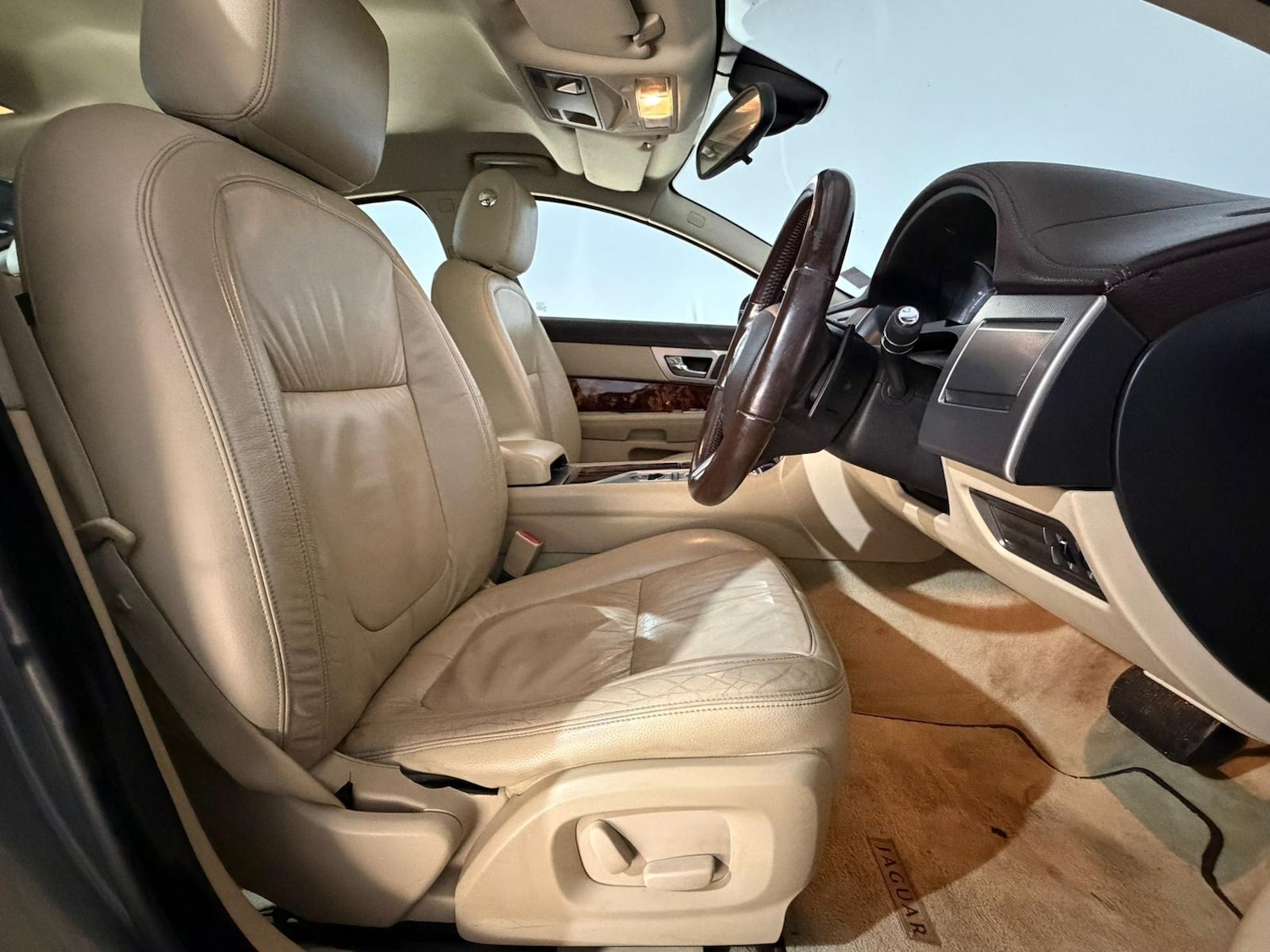 Used Jaguar XF 2010 for sale - 76415008: Photo 16