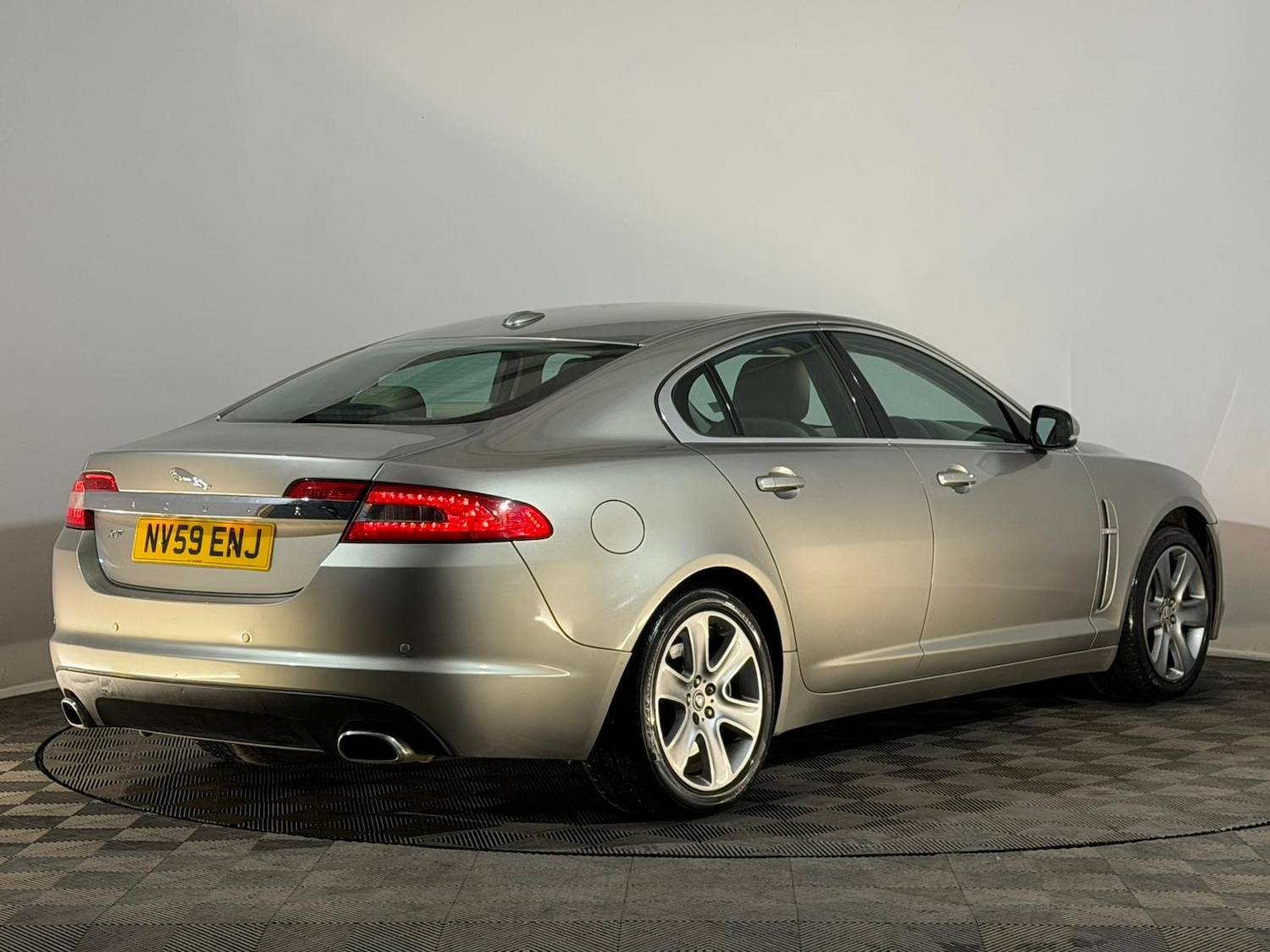 Used Jaguar XF 2010 for sale - 76415008: Photo 6