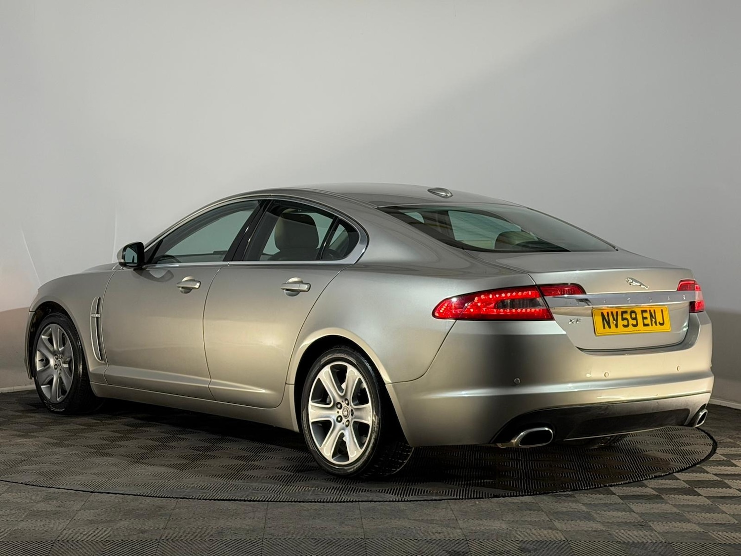 Used Jaguar XF 2010 for sale - 76415008: Photo 9
