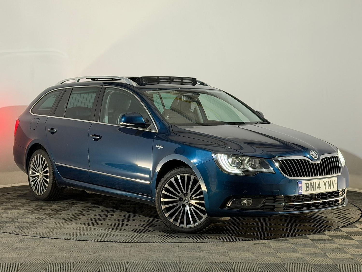 Used Skoda Superb 2014 for sale - 76613671: Photo 1