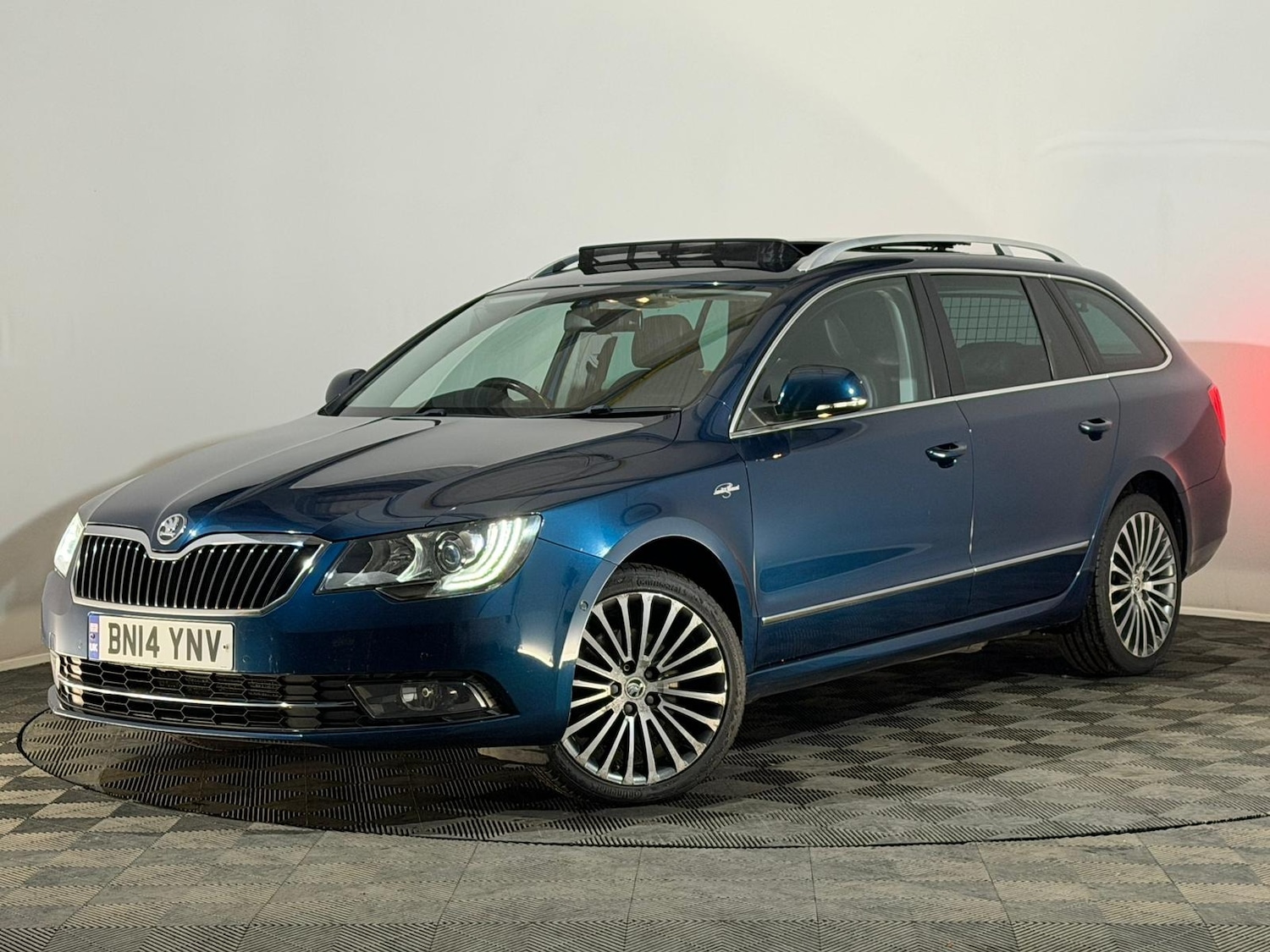 Used Skoda Superb 2014 for sale - 76613671: Photo 3