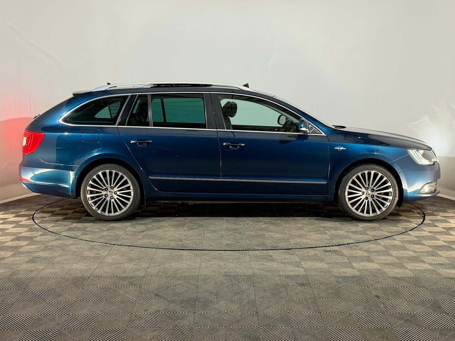 Used Skoda Superb 2014 for sale - 76613671: Photo 4