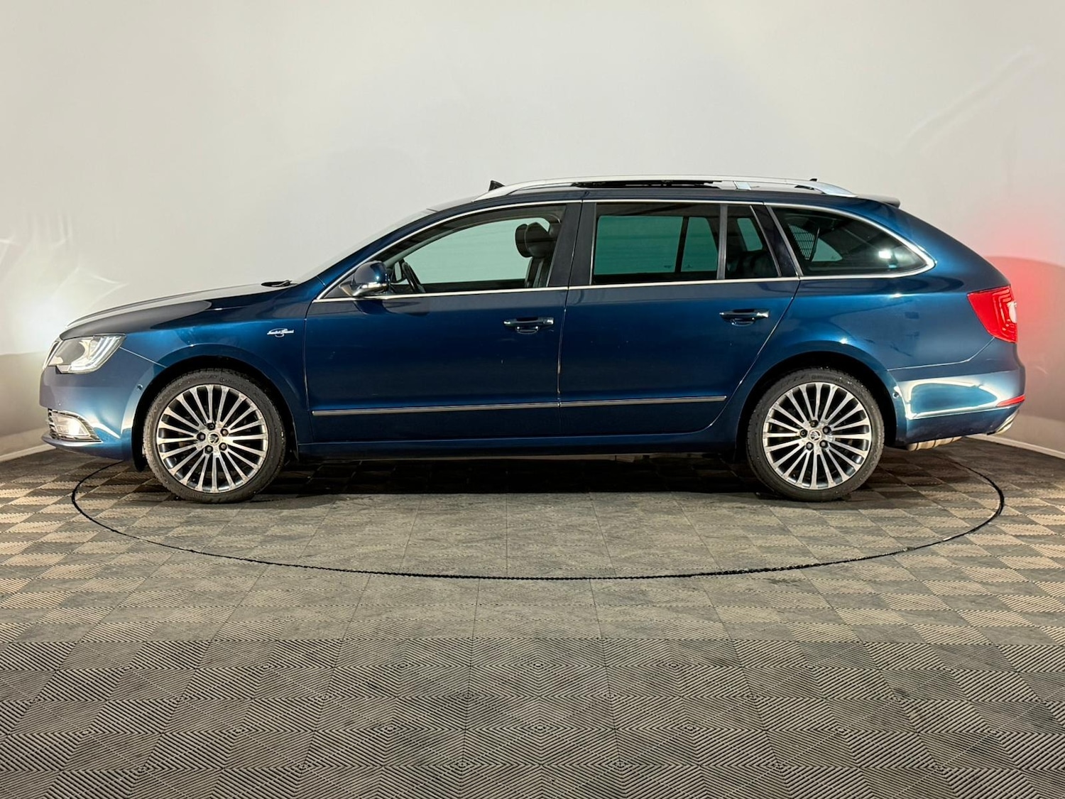 Used Skoda Superb 2014 for sale - 76613671: Photo 5