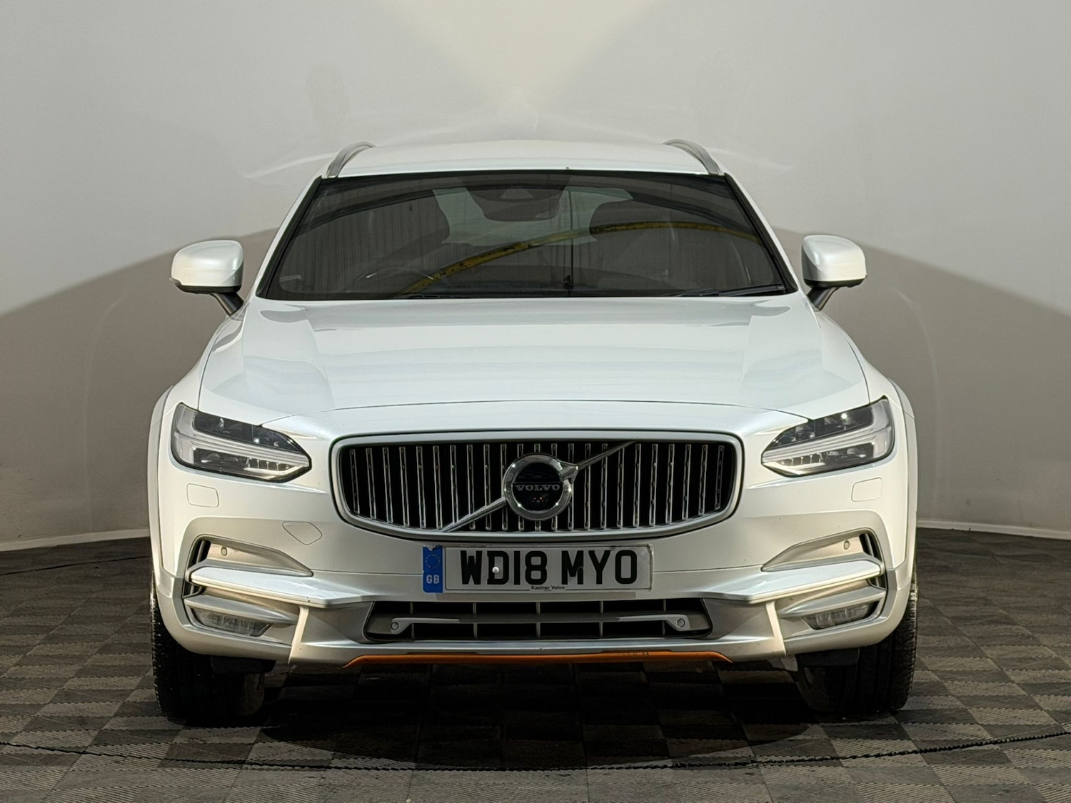 Used Volvo V90 2018 for sale - 78216231: Photo 2