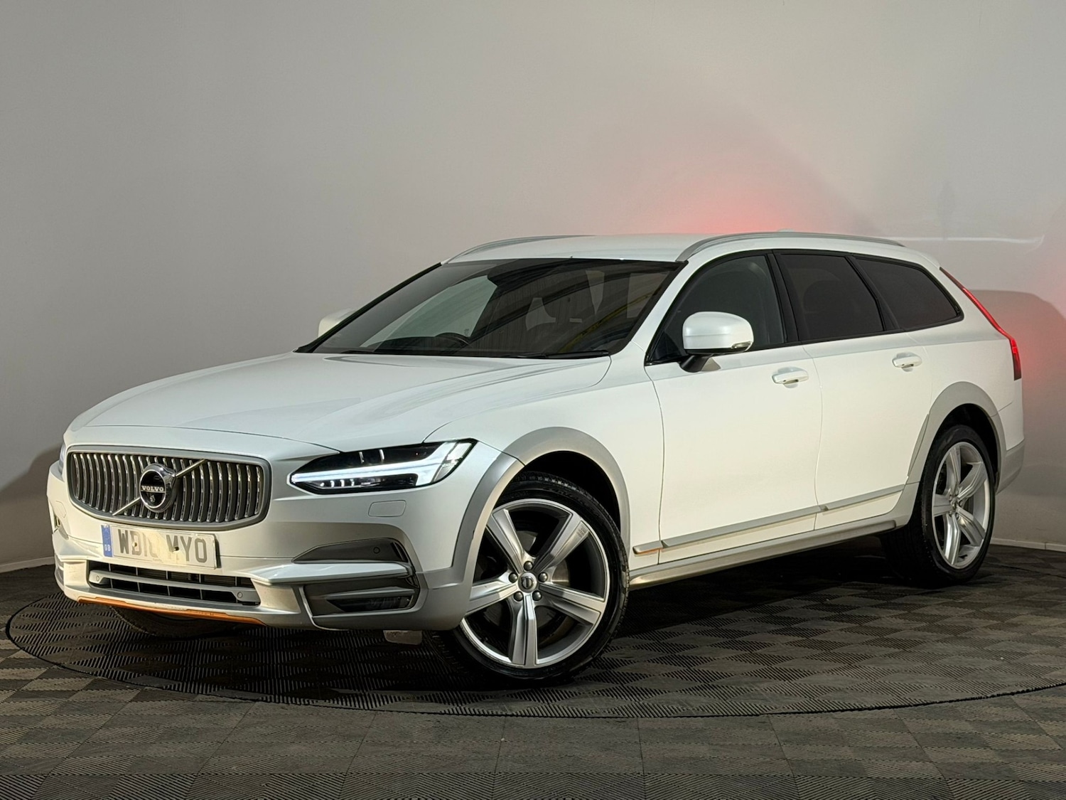Used Volvo V90 2018 for sale - 78216231: Photo 3