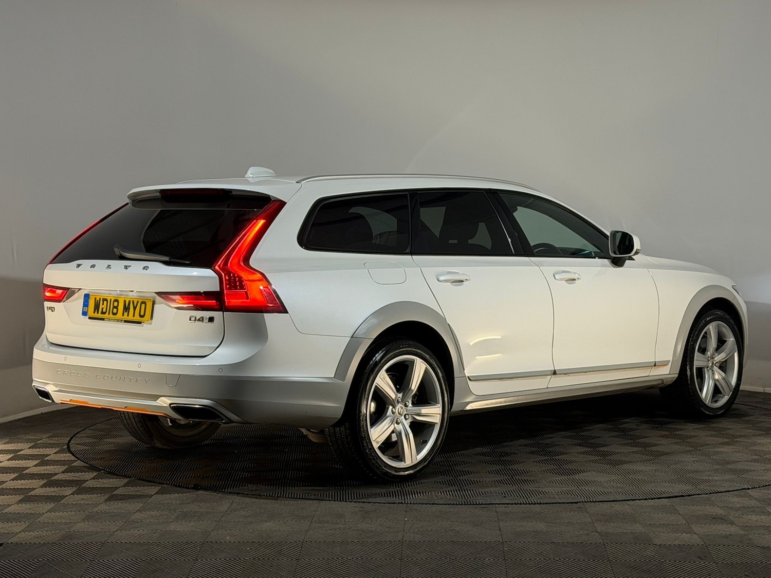 Used Volvo V90 2018 for sale - 78216231: Photo 6