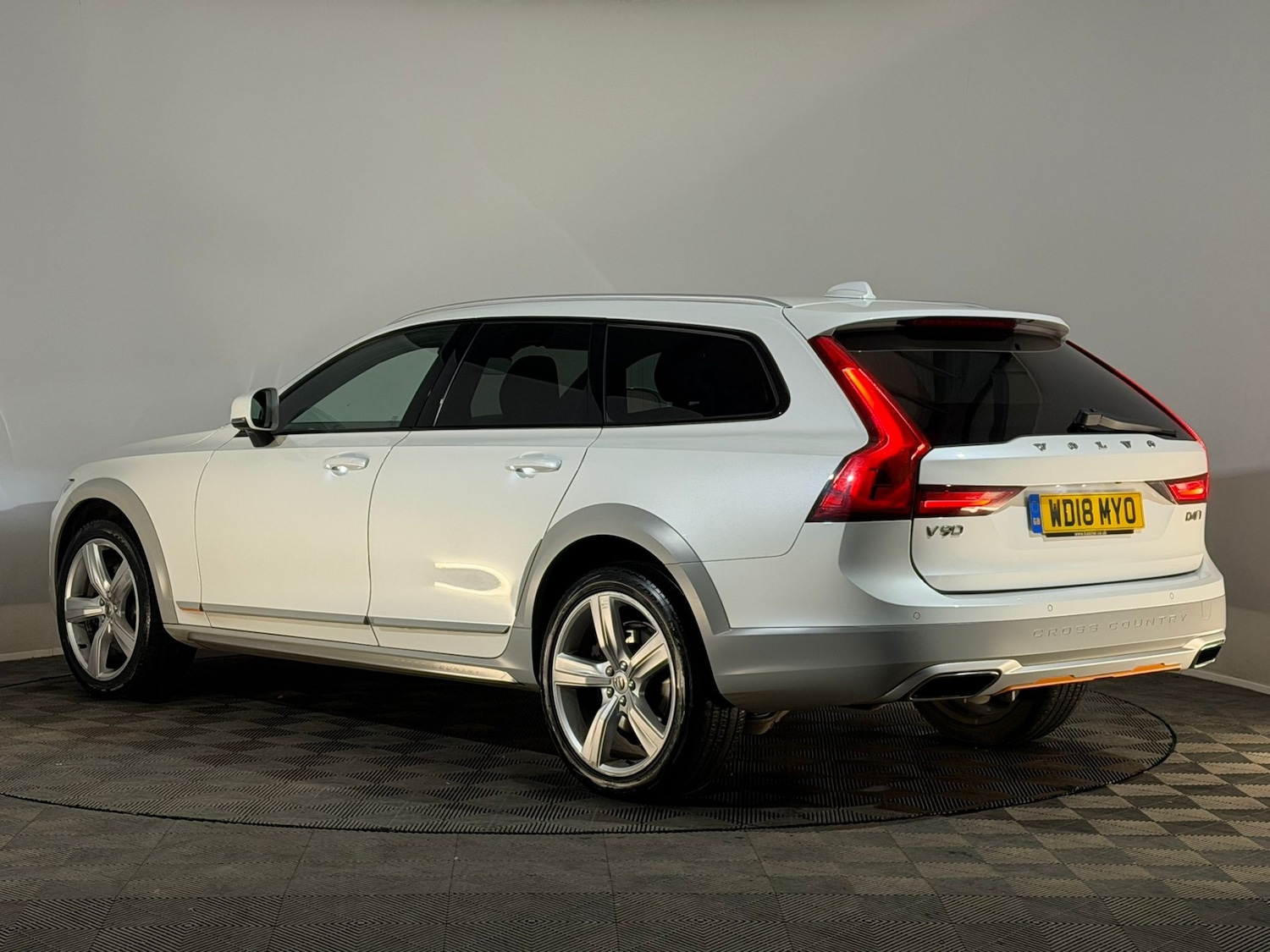 Used Volvo V90 2018 for sale - 78216231: Photo 9