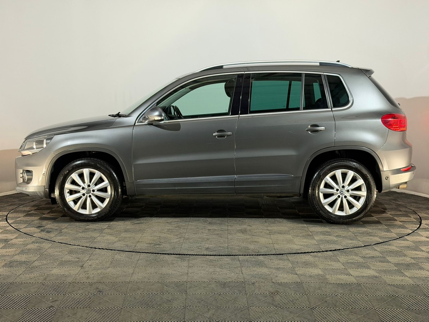 Used Volkswagen Tiguan 2015 for sale - 76129336: Photo 5
