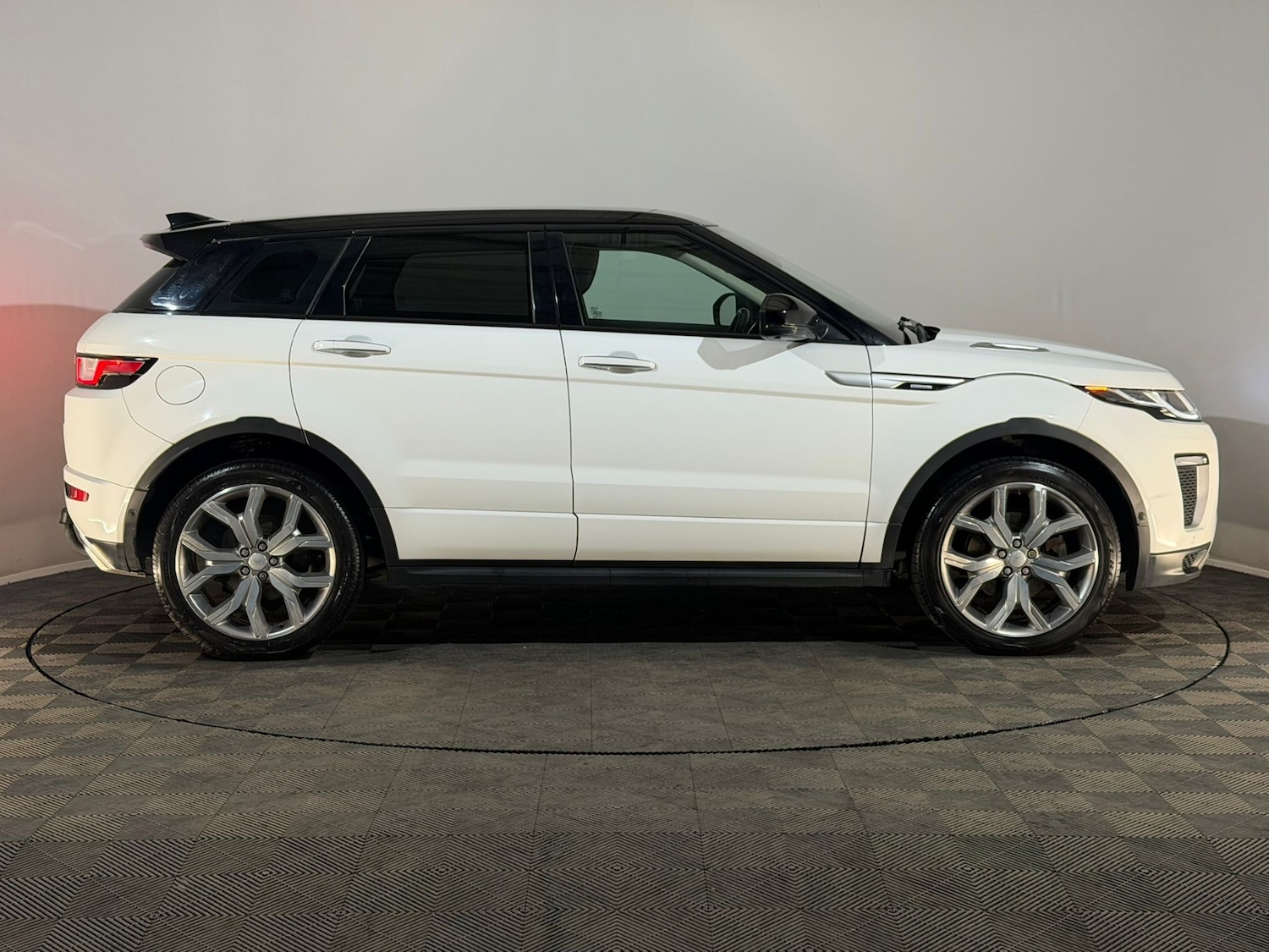 Used Land Rover Range Rover Evoque 2017 for sale - 77726504: Photo 4