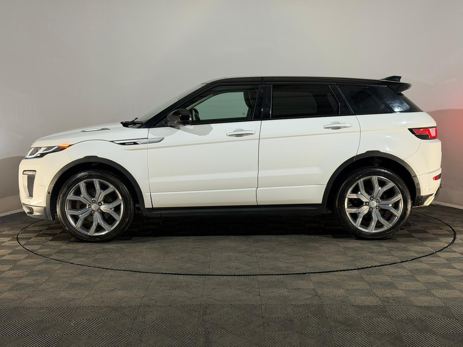 Used Land Rover Range Rover Evoque 2017 for sale - 77726504: Photo 5