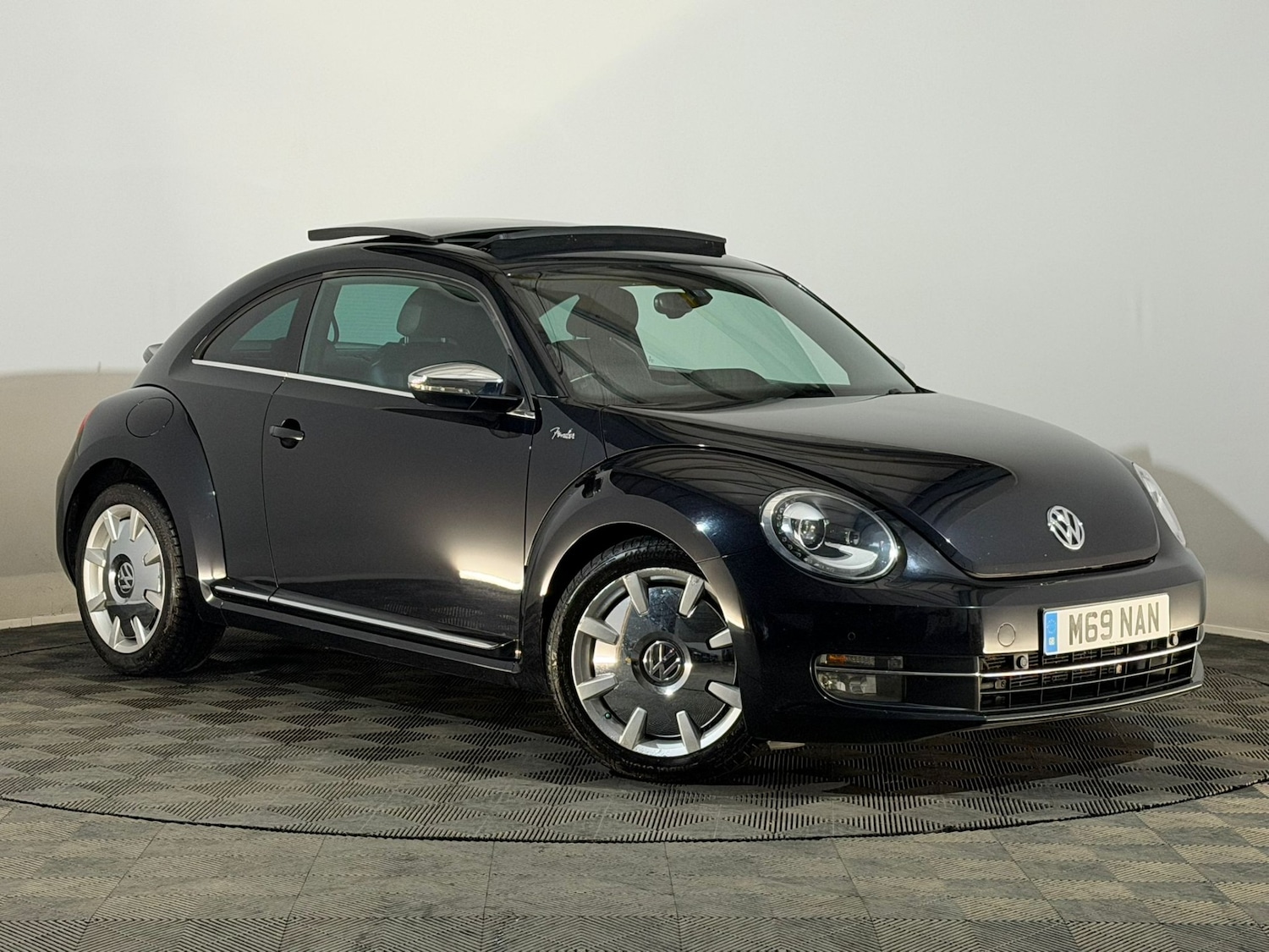 Used Volkswagen Beetle 2013 for sale - 77726476: Photo 1