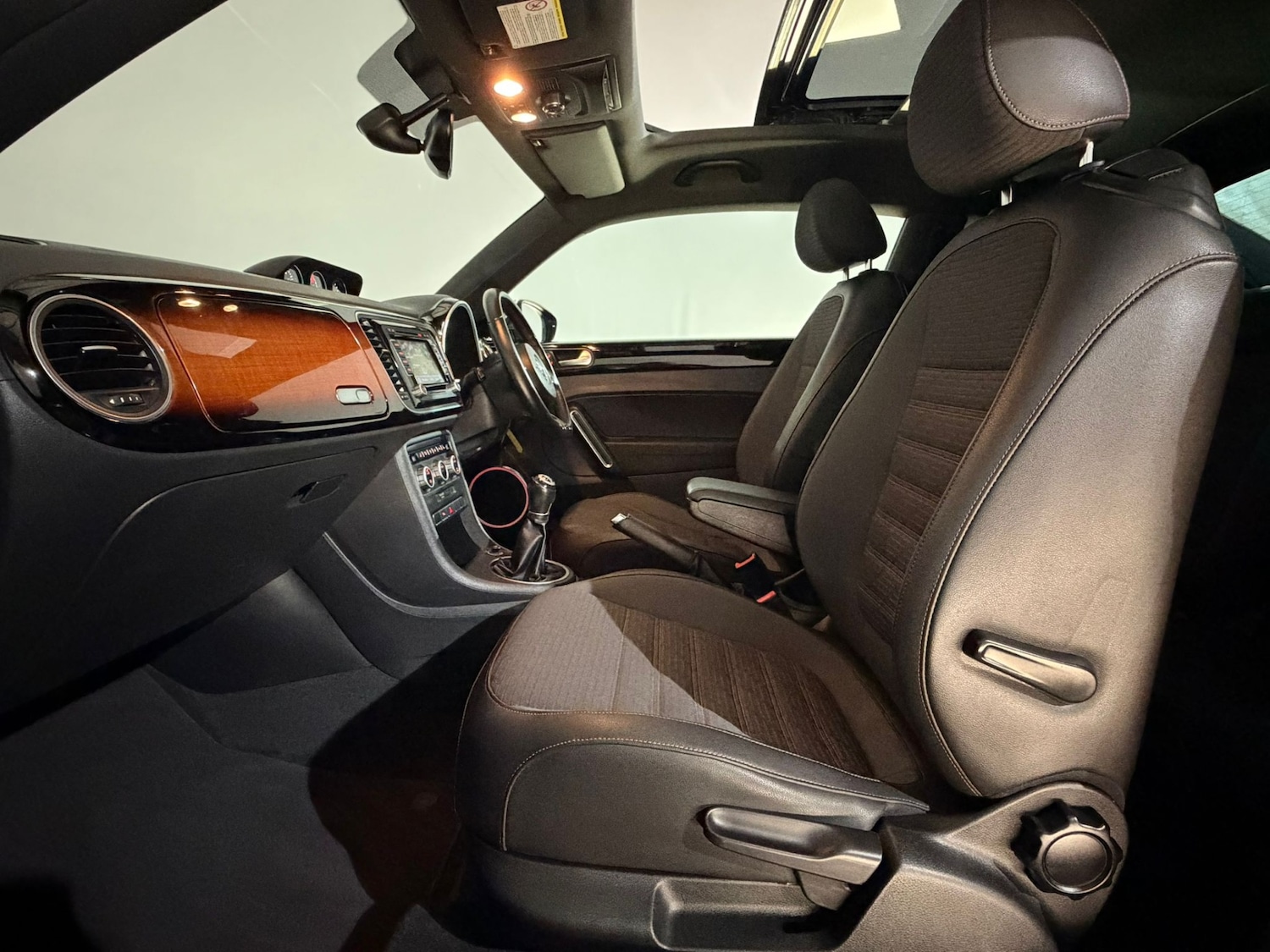 Used Volkswagen Beetle 2013 for sale - 77726476: Photo 17