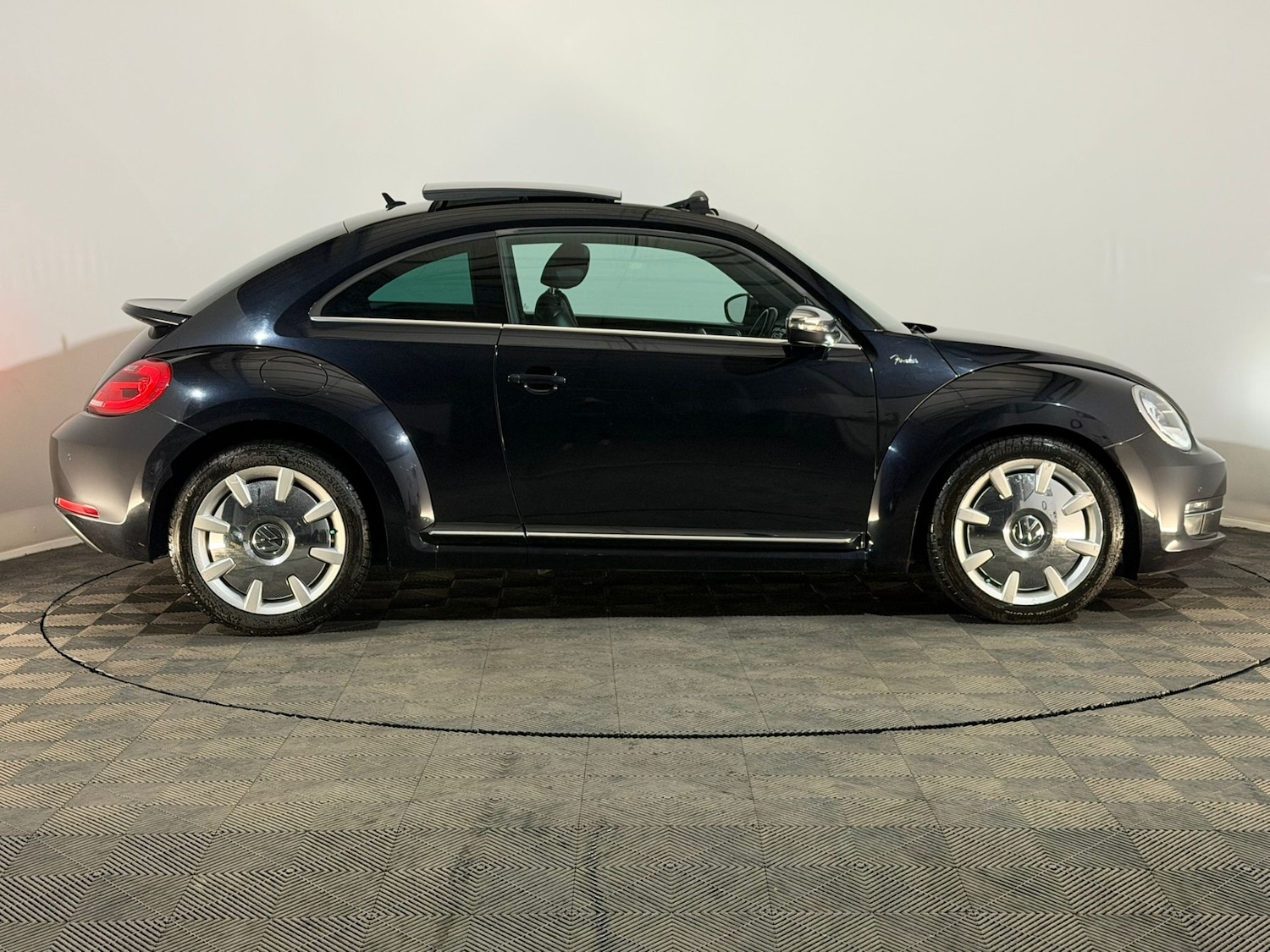 Used Volkswagen Beetle 2013 for sale - 77726476: Photo 4