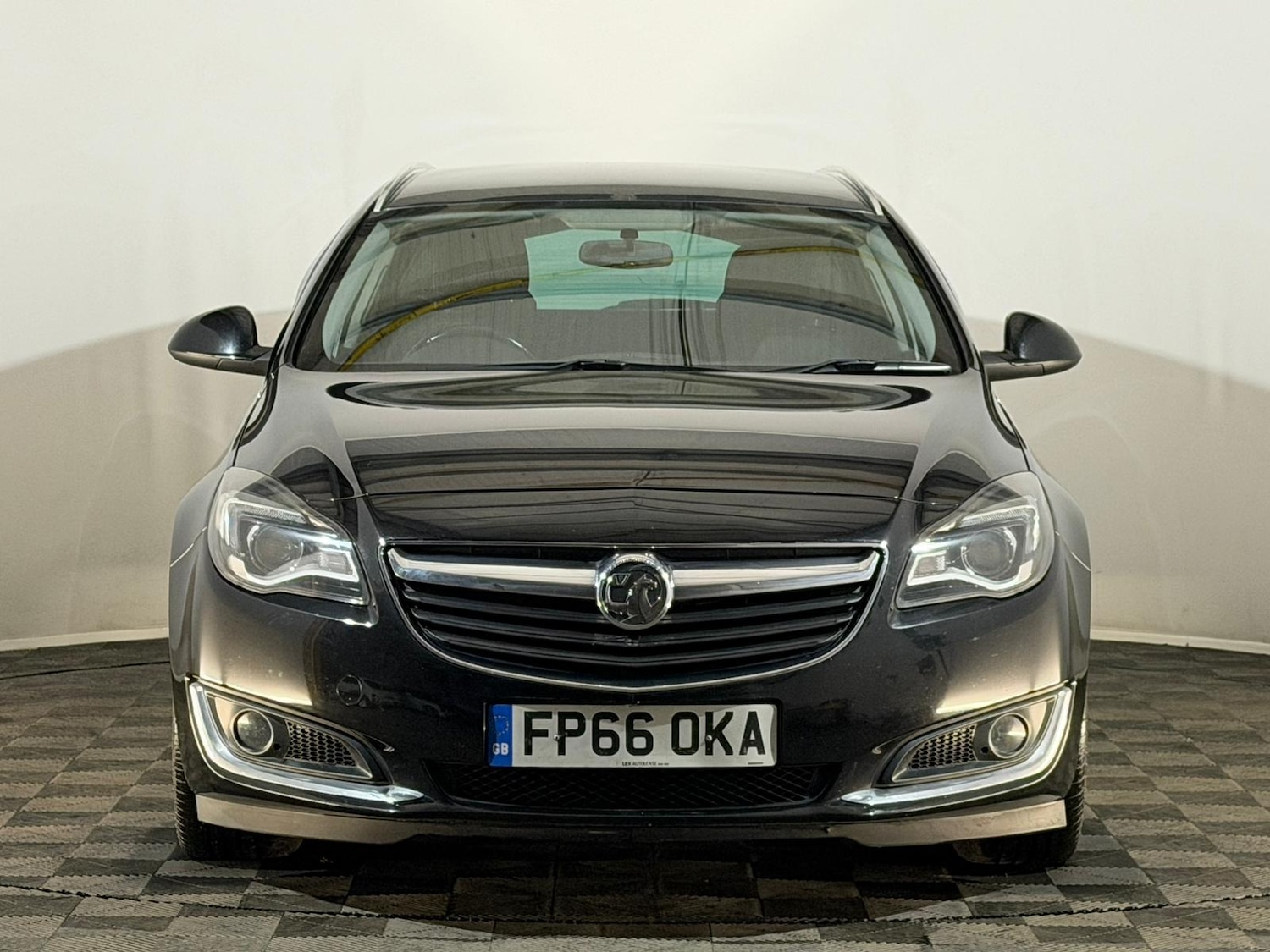 Used Vauxhall Insignia 2016 for sale - 76350517: Photo 2