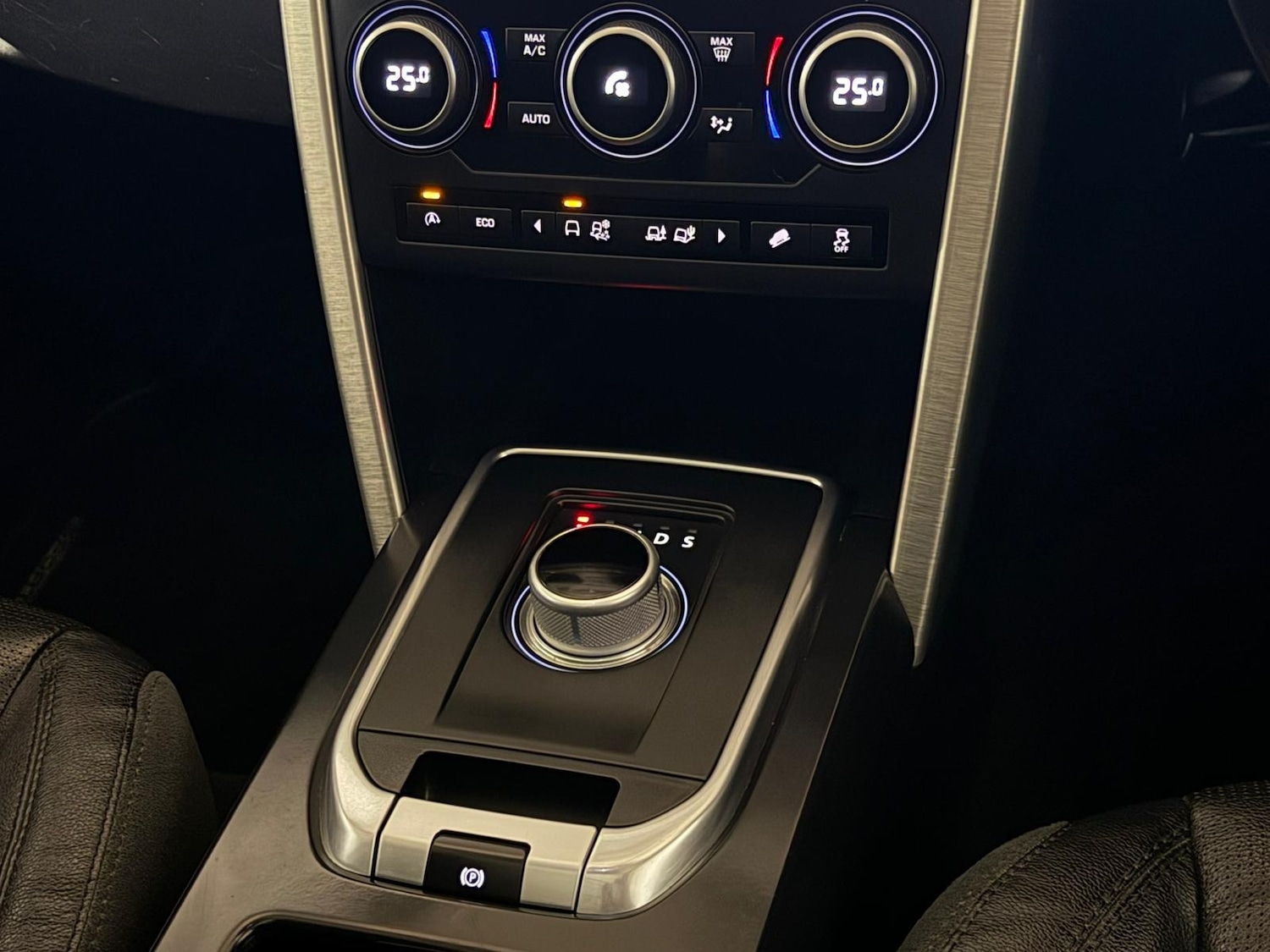 Used Land Rover Discovery Sport 2015 for sale - 76792680: Photo 16