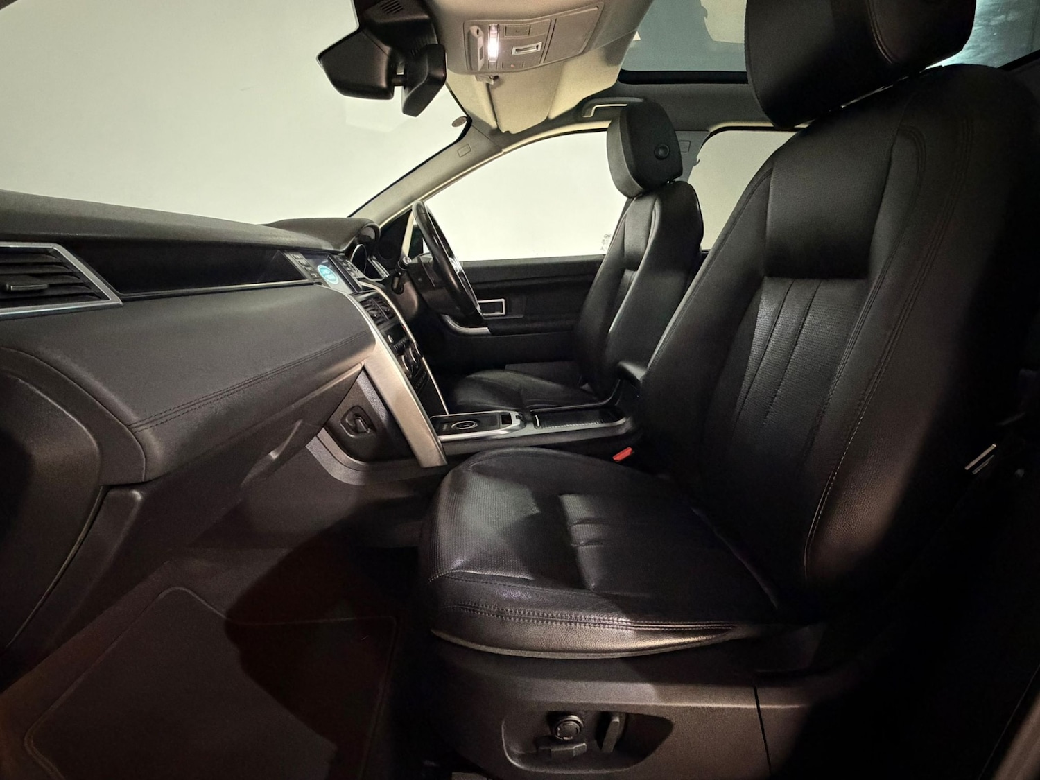 Used Land Rover Discovery Sport 2015 for sale - 76792680: Photo 18