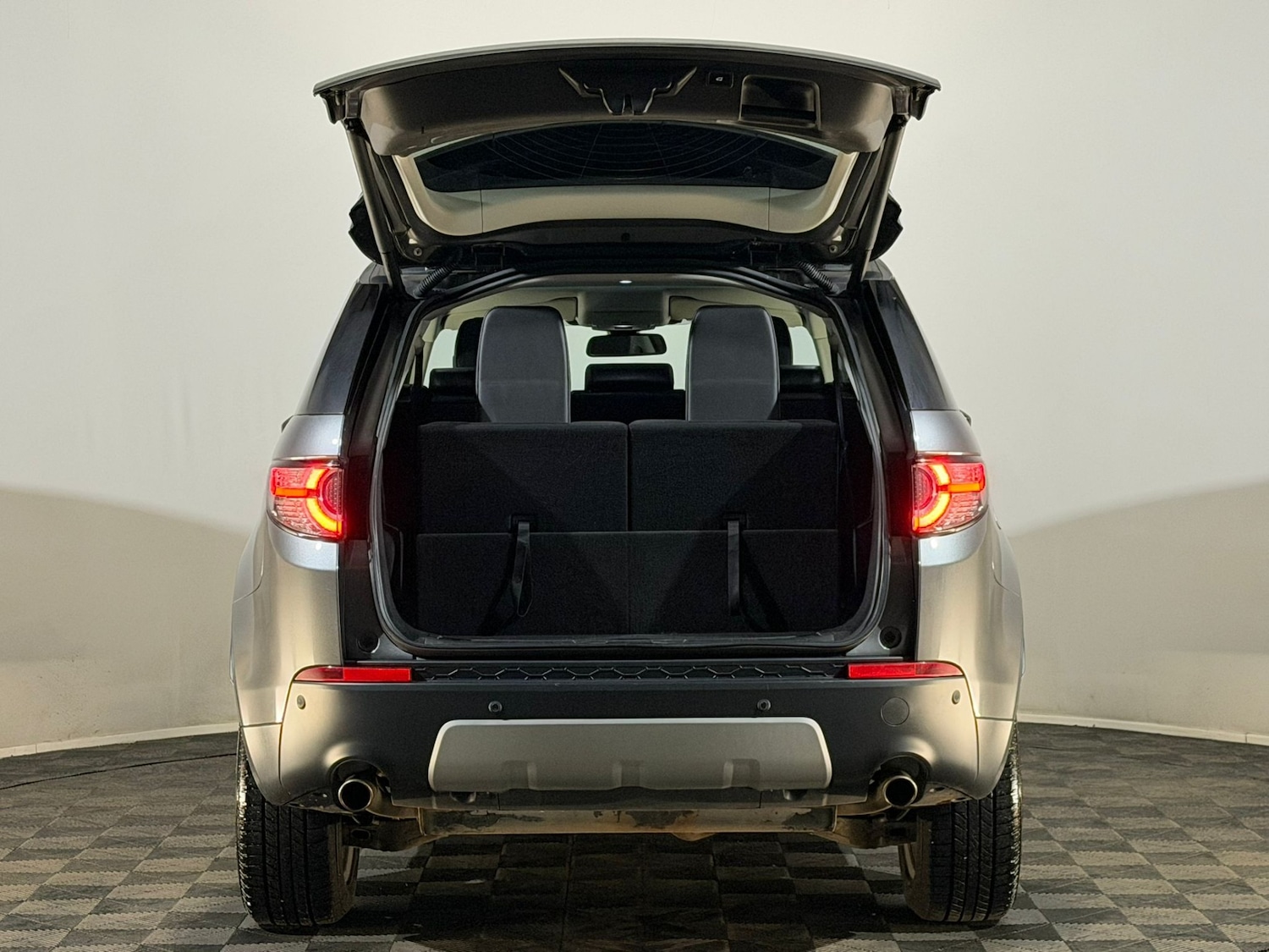 Used Land Rover Discovery Sport 2015 for sale - 76792680: Photo 8