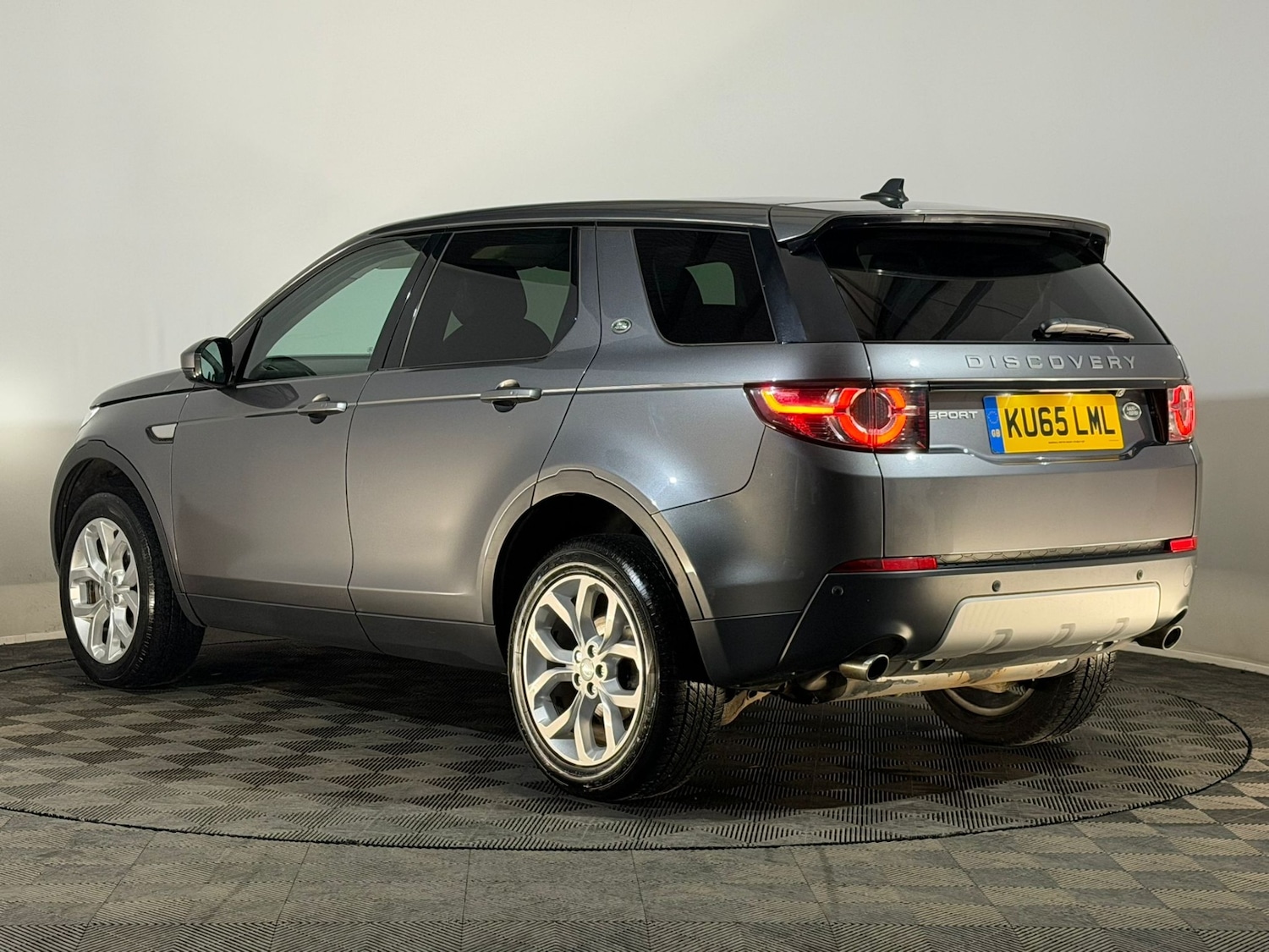 Used Land Rover Discovery Sport 2015 for sale - 76792680: Photo 9