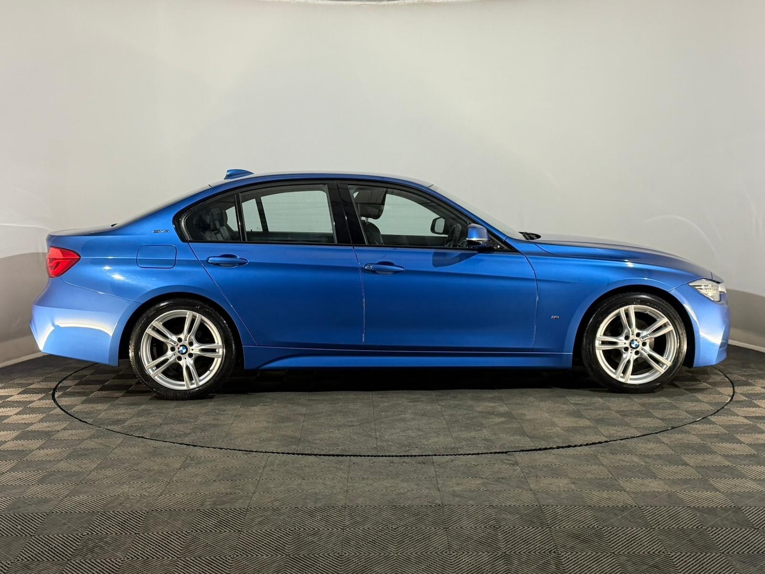Used BMW 3 Series 2017 for sale - 77388333: Photo 4