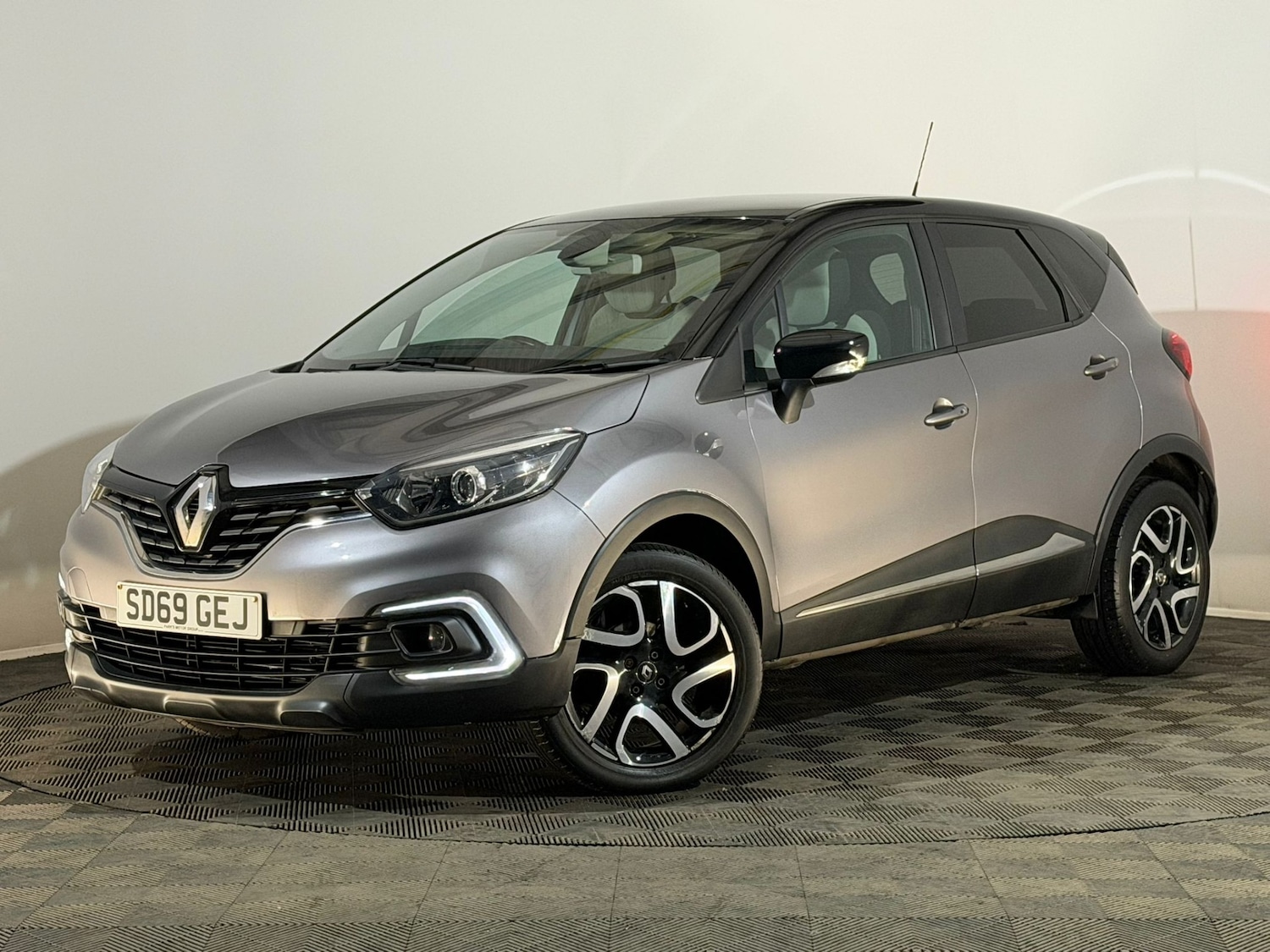 Used Renault Captur 2019 for sale - 78137092: Photo 3
