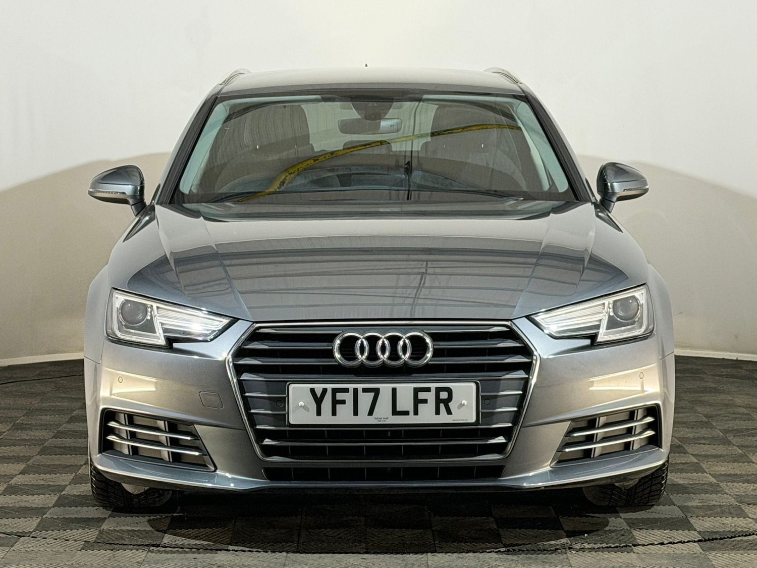 Used Audi A4 2017 for sale - 77648192: Photo 2