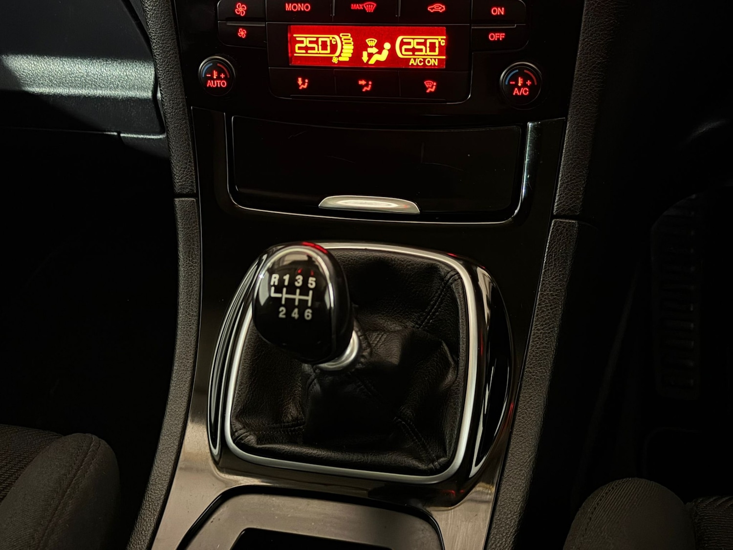 Used Ford S-Max 2014 for sale - 76077560: Photo 15