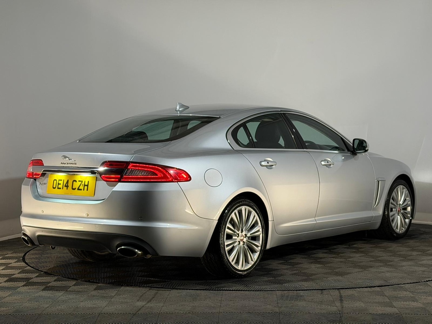Used Jaguar XF 2014 for sale - 76745486: Photo 6