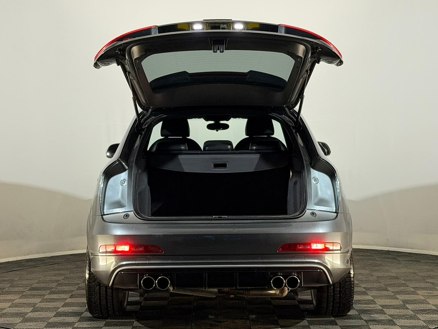 Used Audi RS Q3 2014 for sale - 76497597: Photo 8