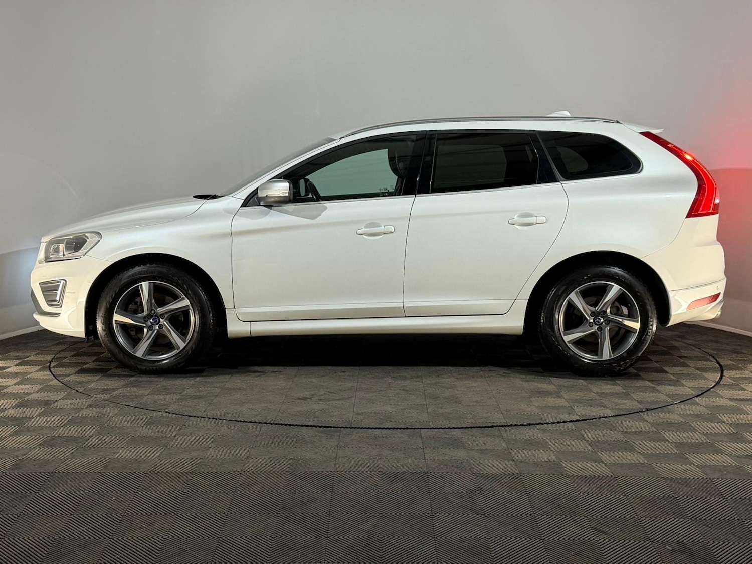 Used Volvo XC60 2015 for sale - 76146585: Photo 5