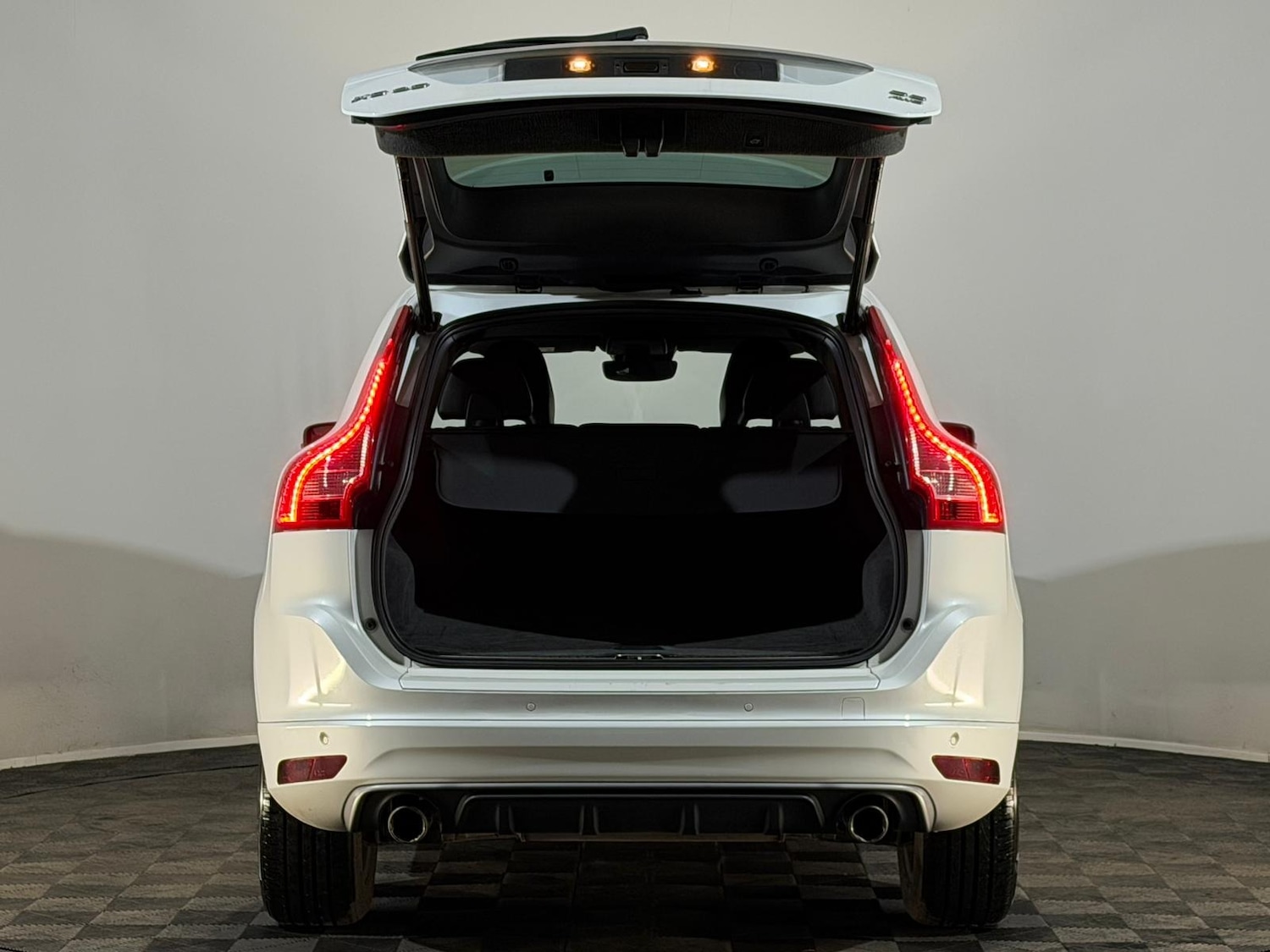 Used Volvo XC60 2015 for sale - 76146585: Photo 8