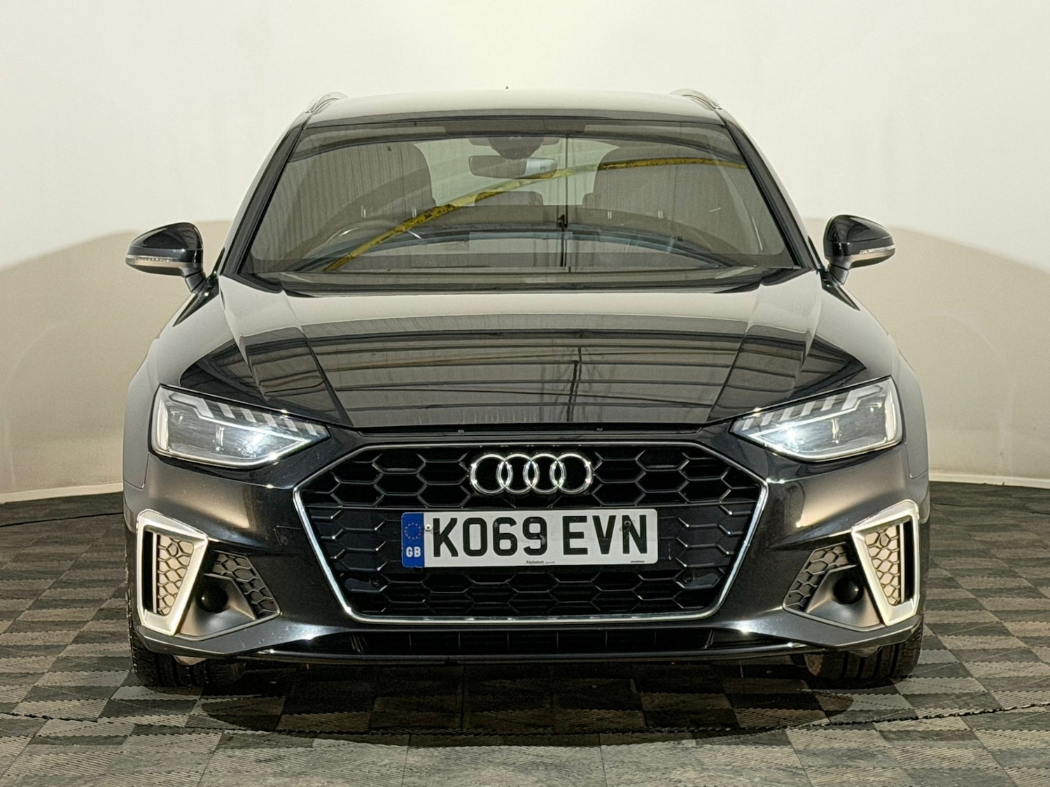 Used Audi A4 2020 for sale - 77627131: Photo 2