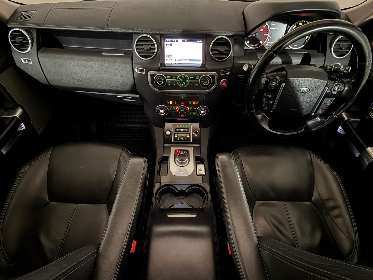 Used Land Rover Discovery 2015 for sale - 76703720: Photo 11