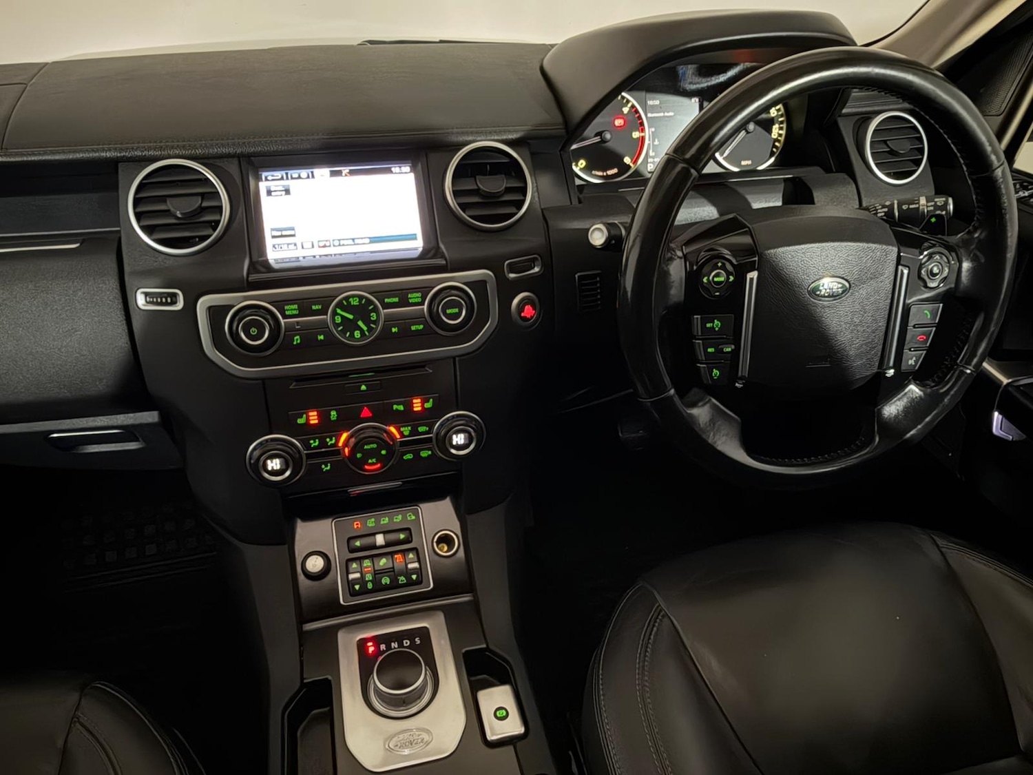 Used Land Rover Discovery 2015 for sale - 76703720: Photo 12