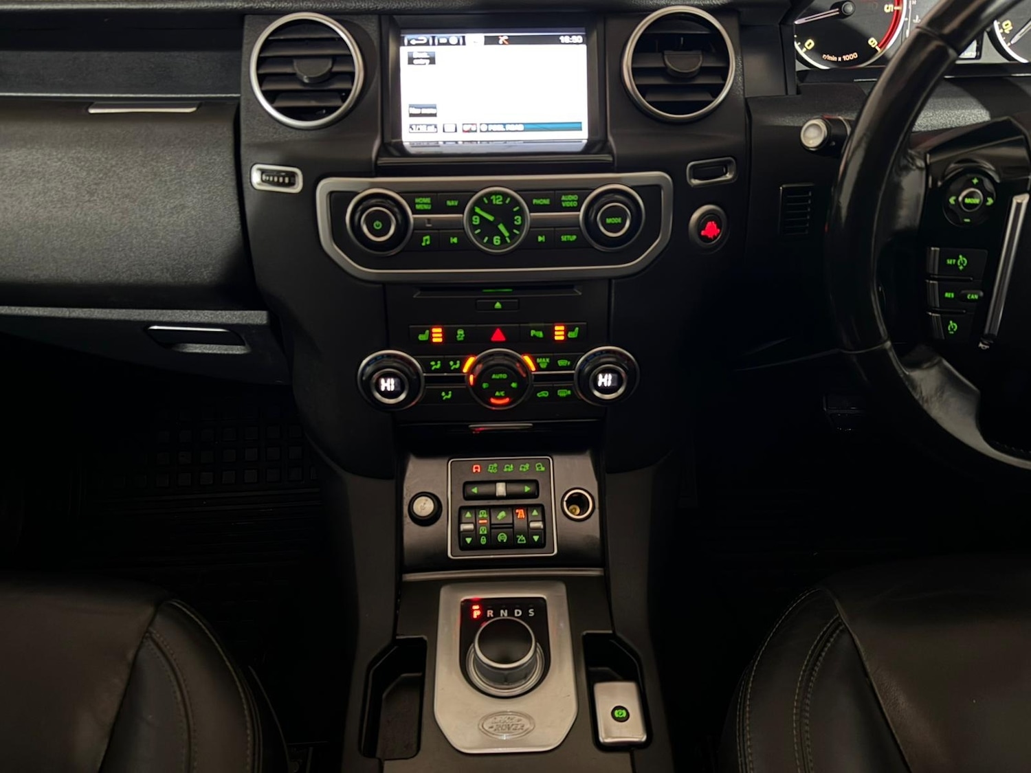 Used Land Rover Discovery 2015 for sale - 76703720: Photo 14