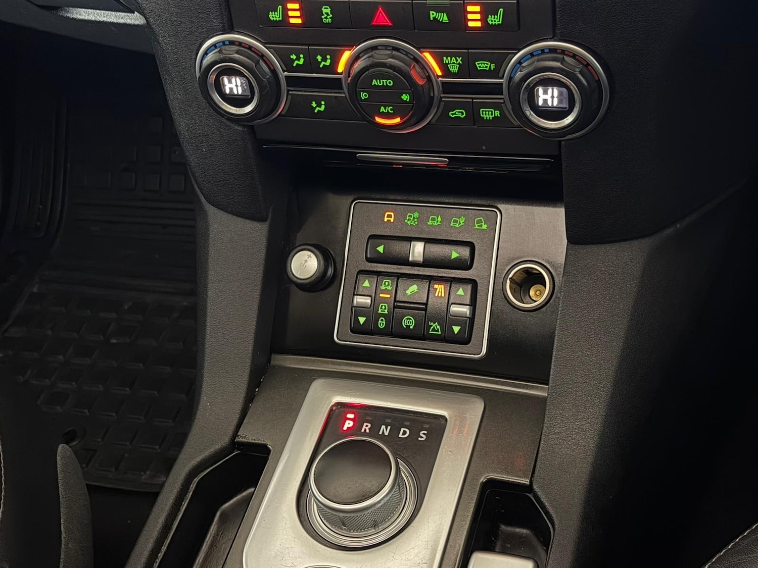 Used Land Rover Discovery 2015 for sale - 76703720: Photo 16