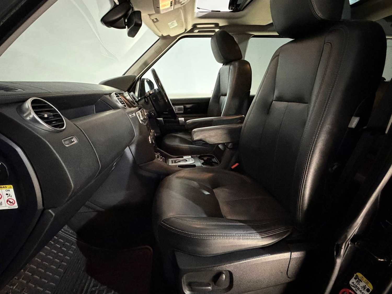 Used Land Rover Discovery 2015 for sale - 76703720: Photo 18