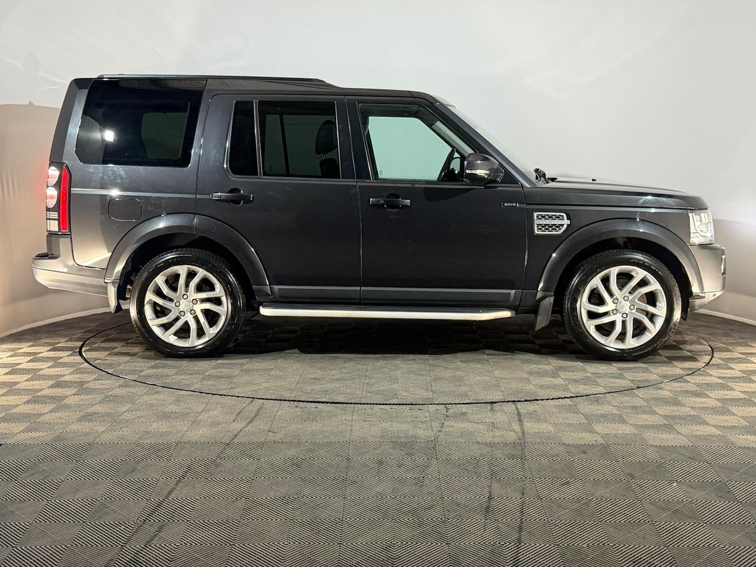 Used Land Rover Discovery 2015 for sale - 76703720: Photo 4