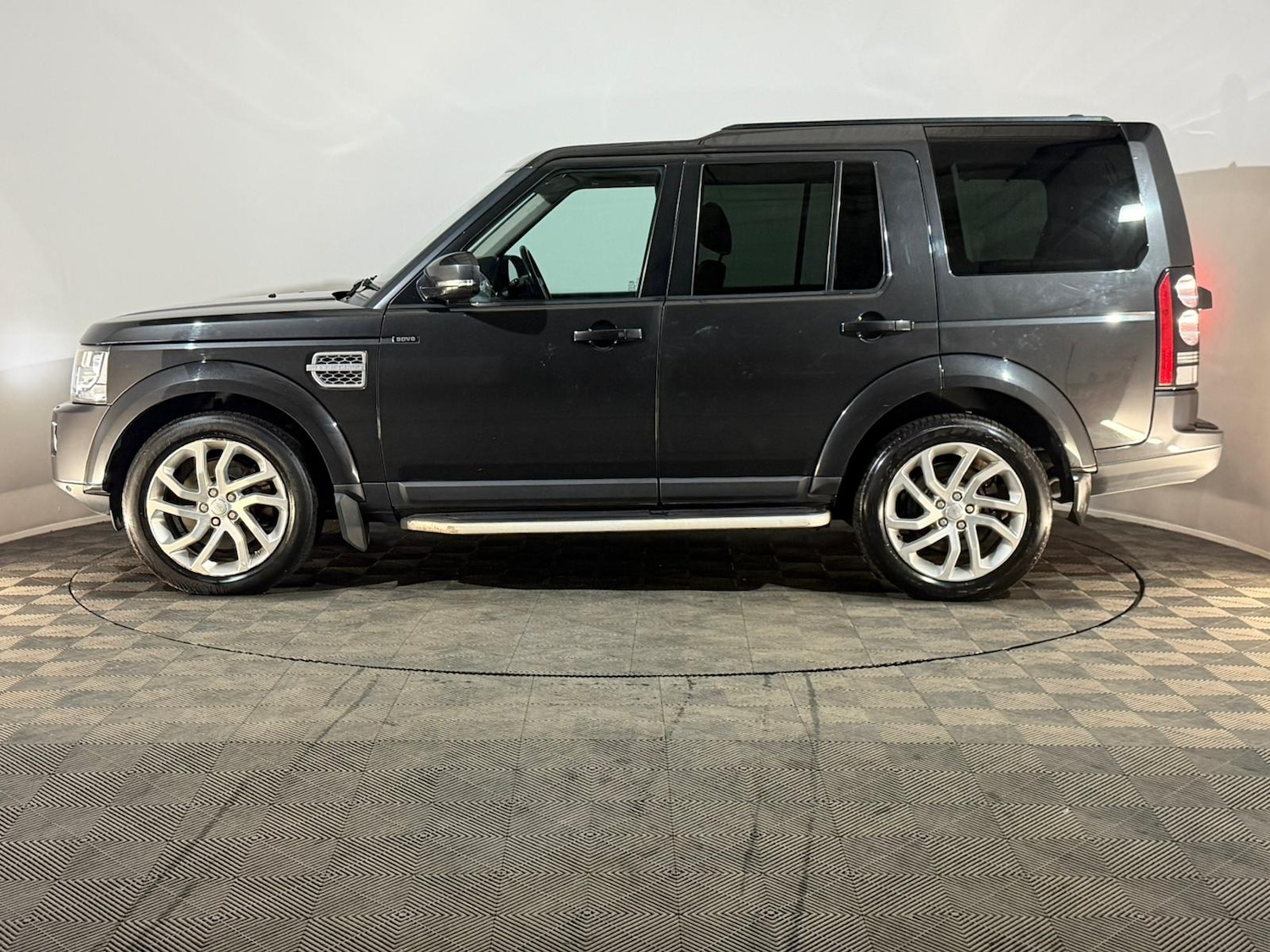 Used Land Rover Discovery 2015 for sale - 76703720: Photo 5