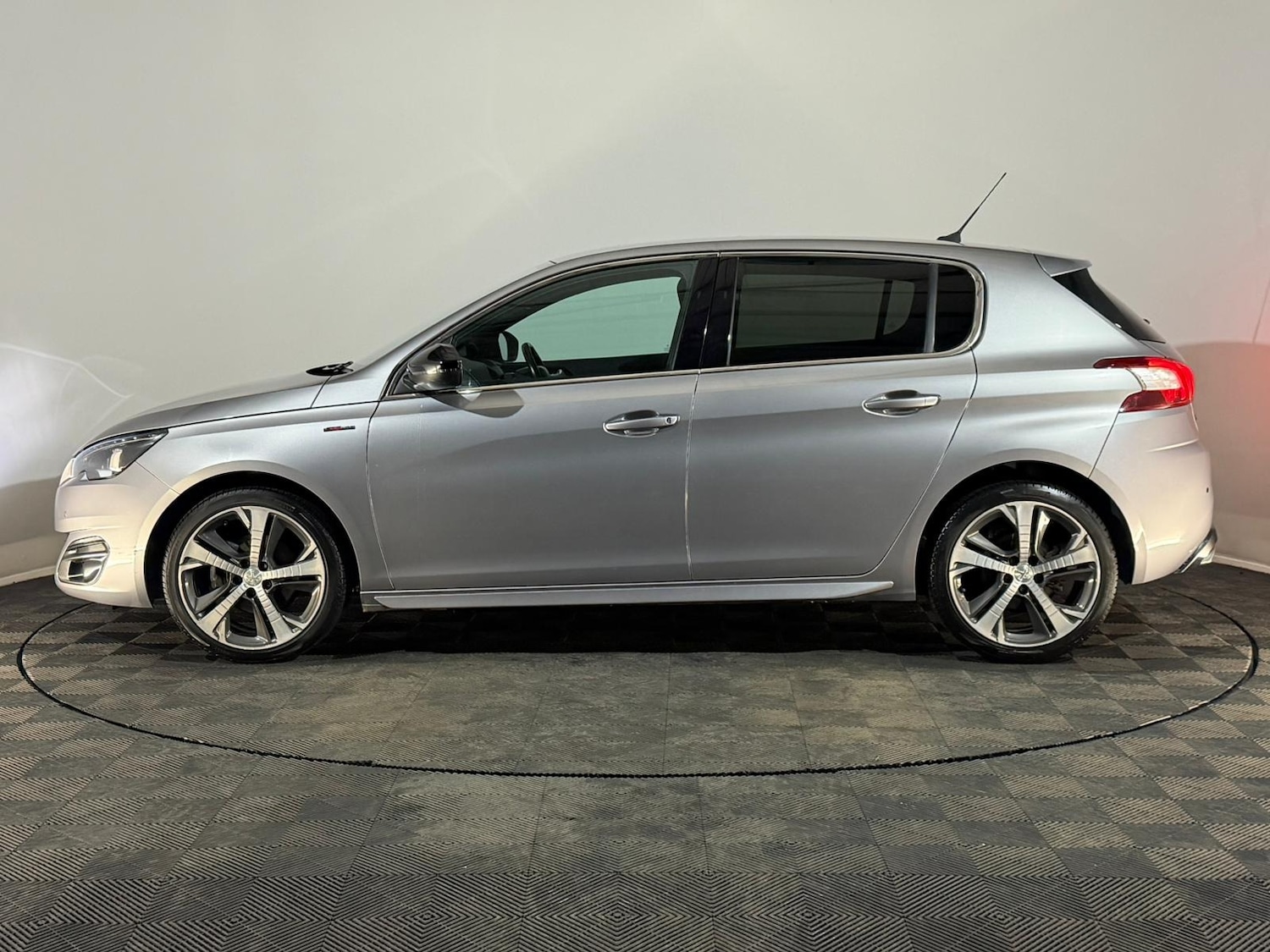 Used Peugeot 308 2017 for sale - 77222896: Photo 5