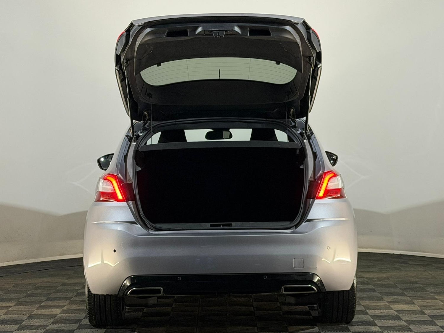 Used Peugeot 308 2017 for sale - 77222896: Photo 8