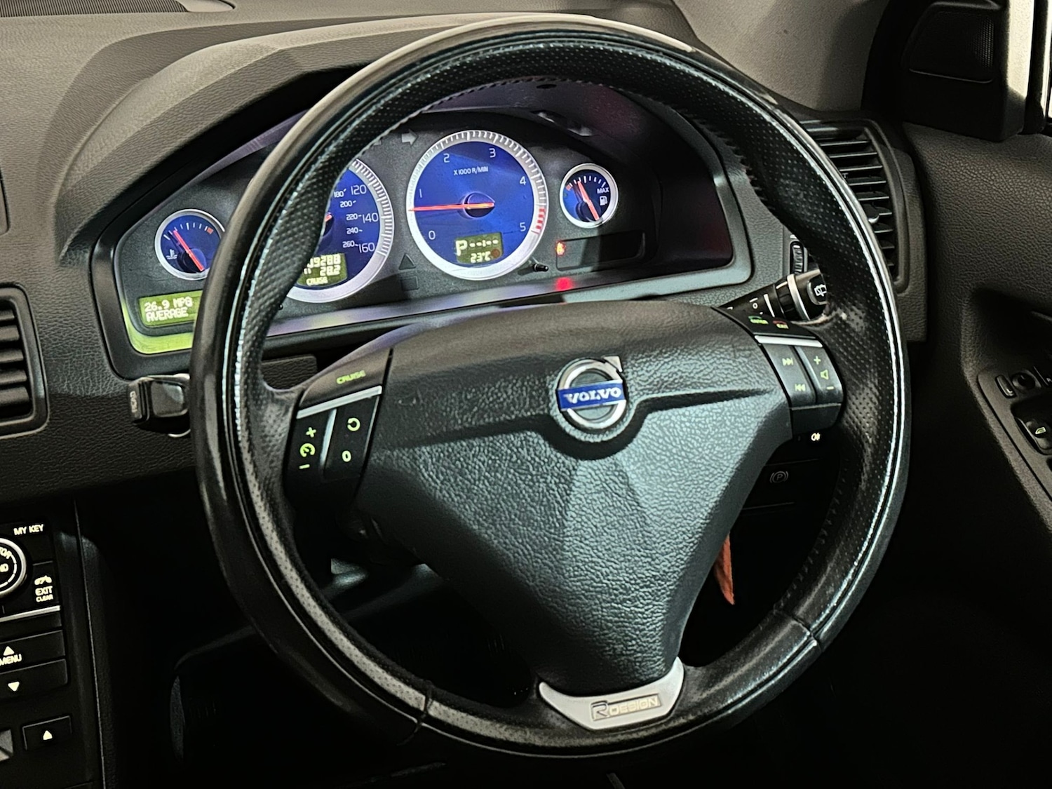 Used Volvo XC90 2011 for sale - 77548505: Photo 13