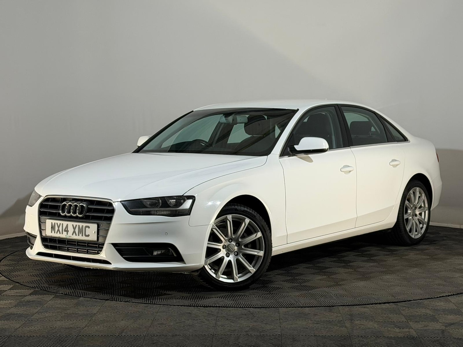 Used Audi A4 2014 for sale - 76957455: Photo 3