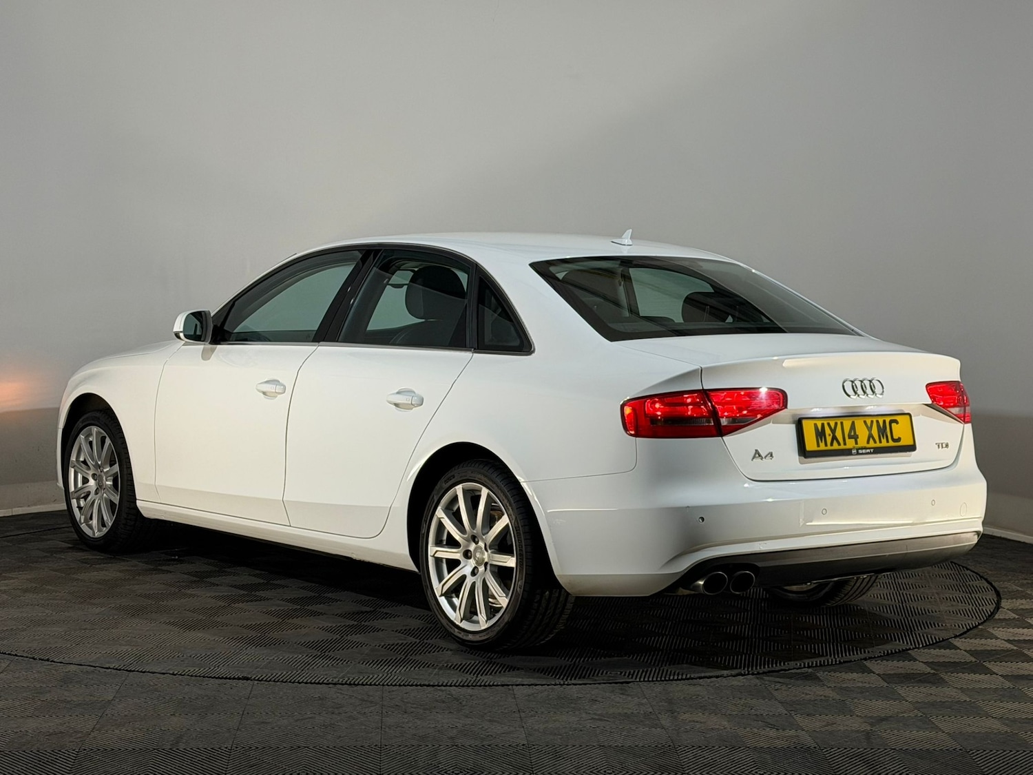 Used Audi A4 2014 for sale - 76957455: Photo 9