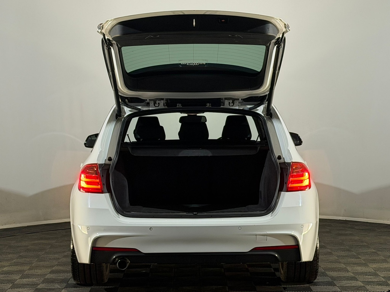 Used BMW 3 Series 2012 for sale - 77674357: Photo 8